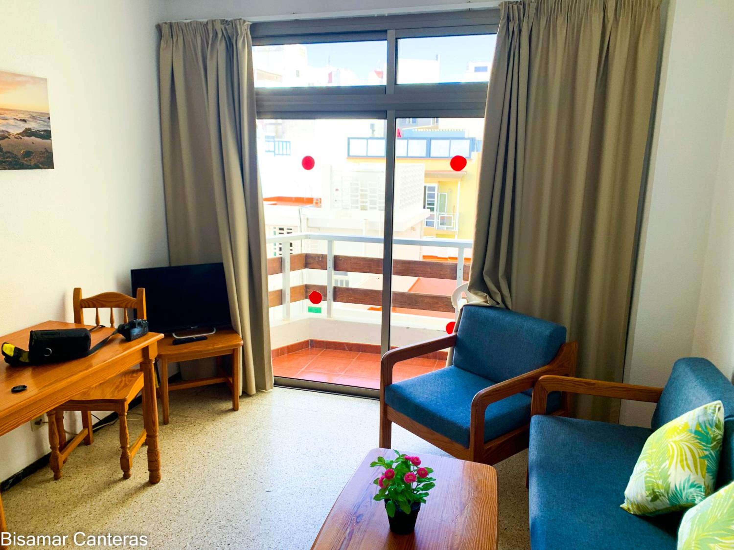 Studio with Balcony - Photo 2