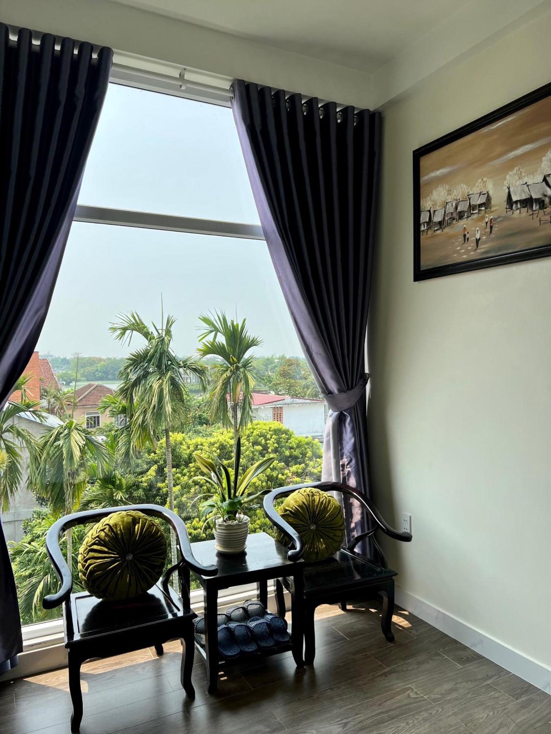 Family Room with Balcony photo 2