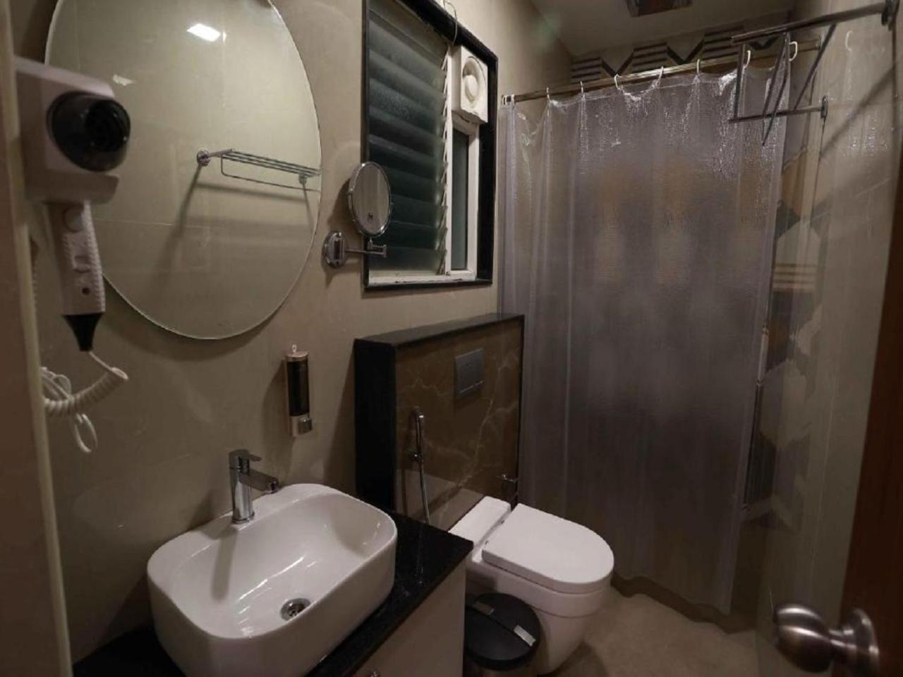 Standard Double Room - Photo 13