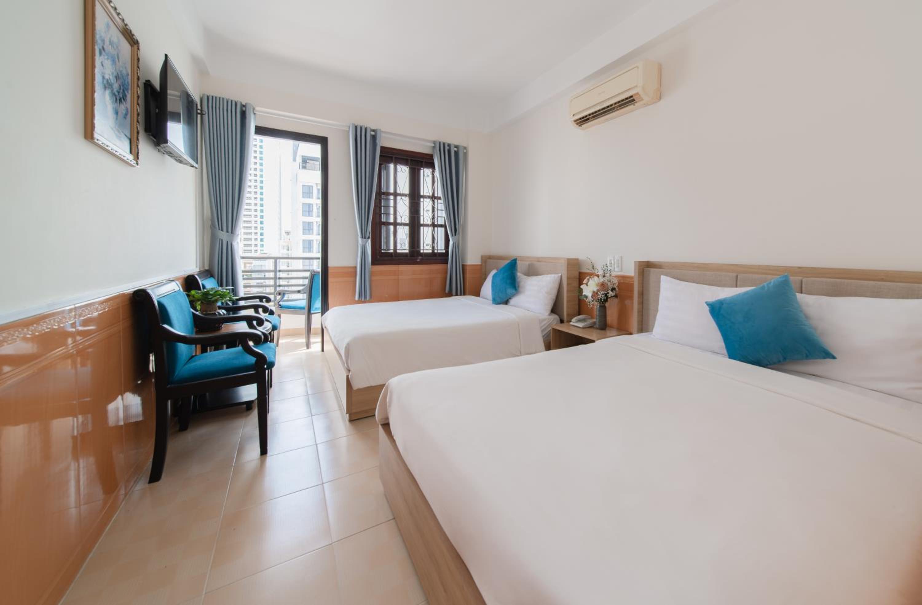 Deluxe Double or Twin Room with Balcony - Photo 1