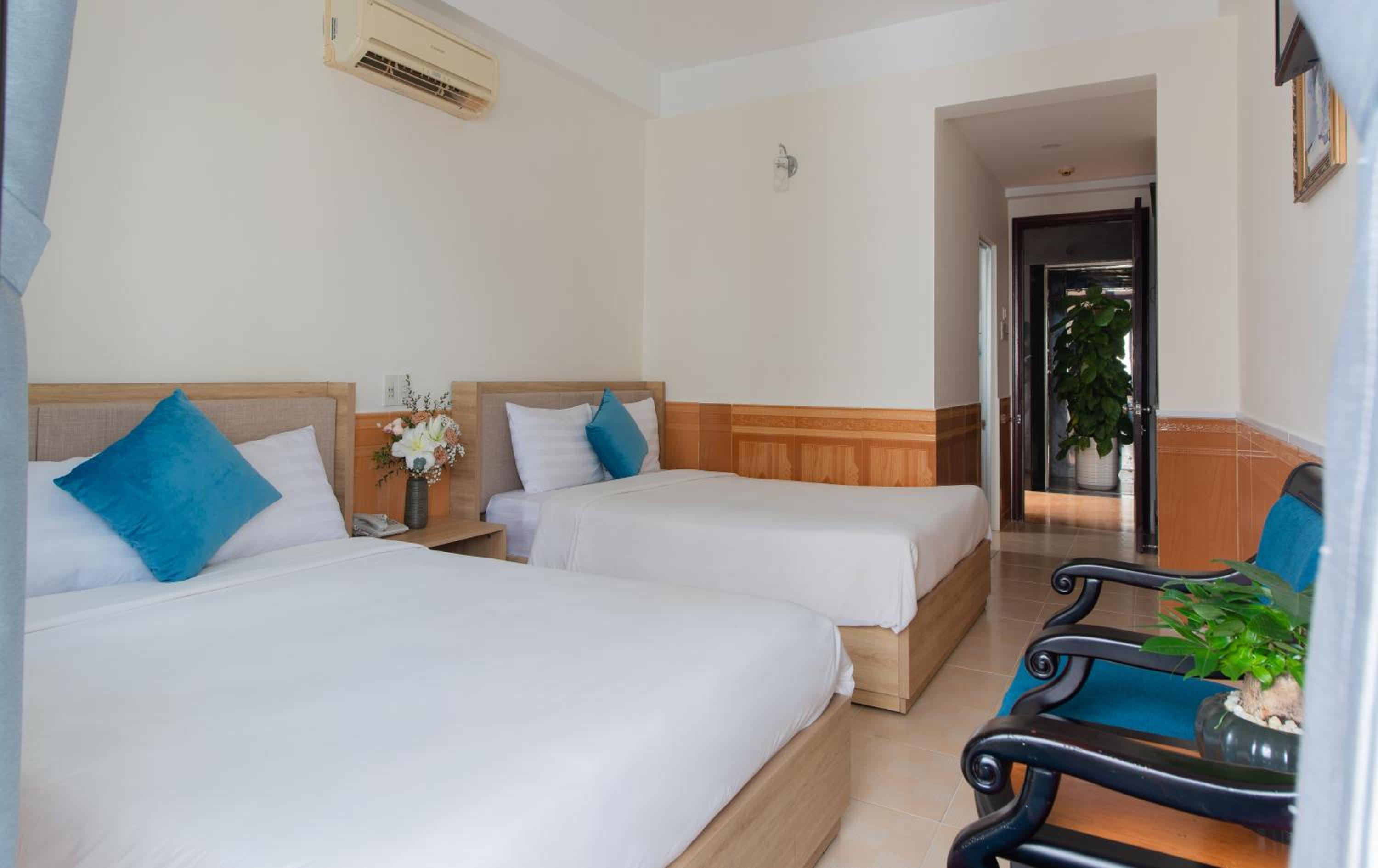 Deluxe Double or Twin Room with Balcony - Photo 4