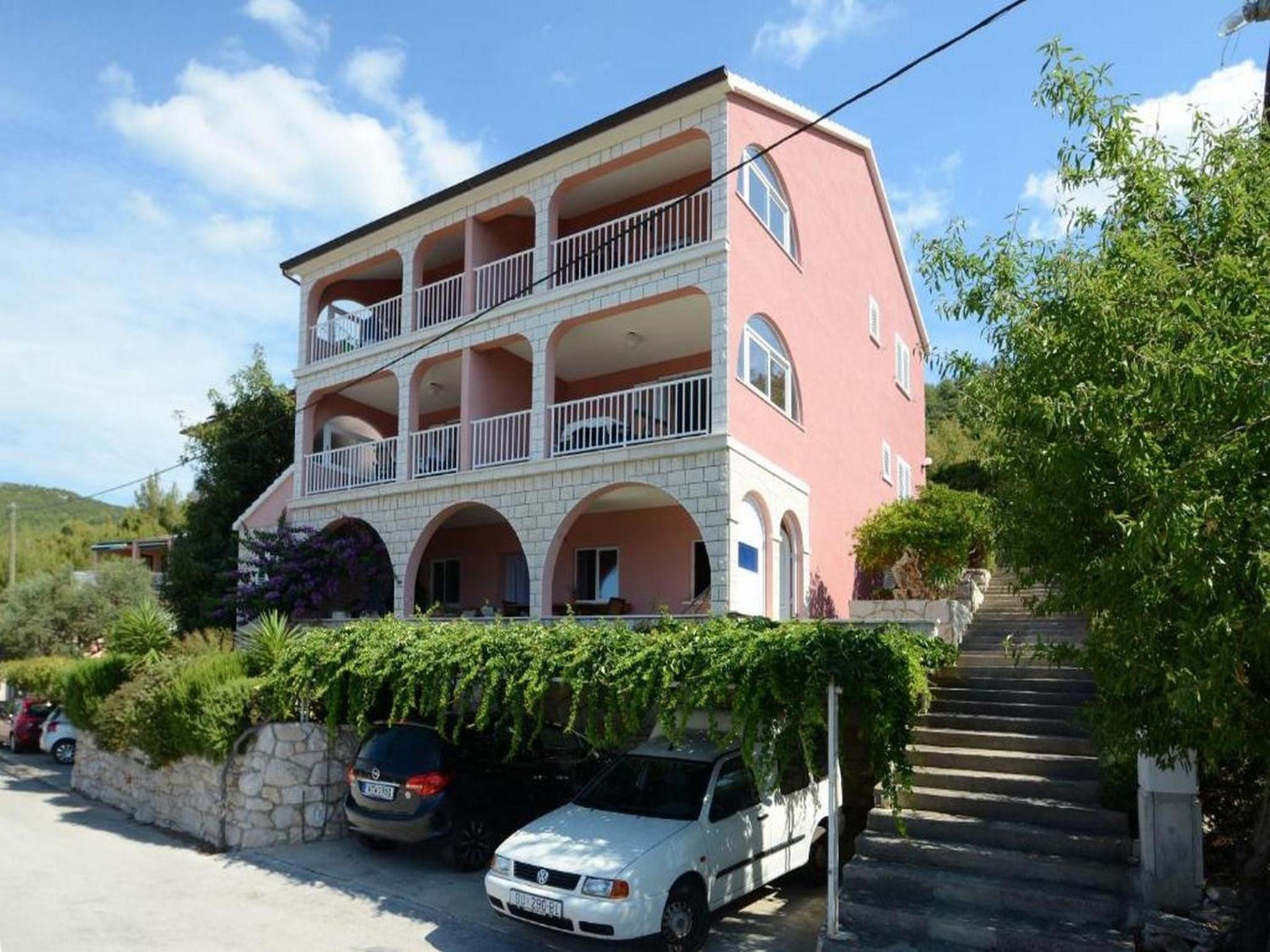 Luxury One-Bedroom Apartment with Terrace and Sea View photo 3