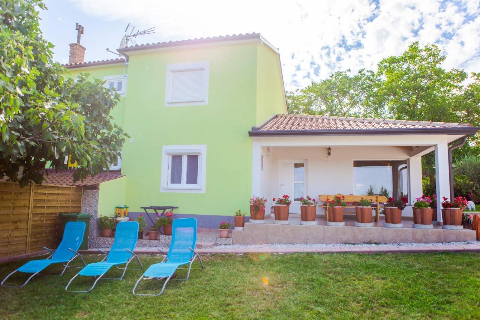 Two-Bedroom House photo 3