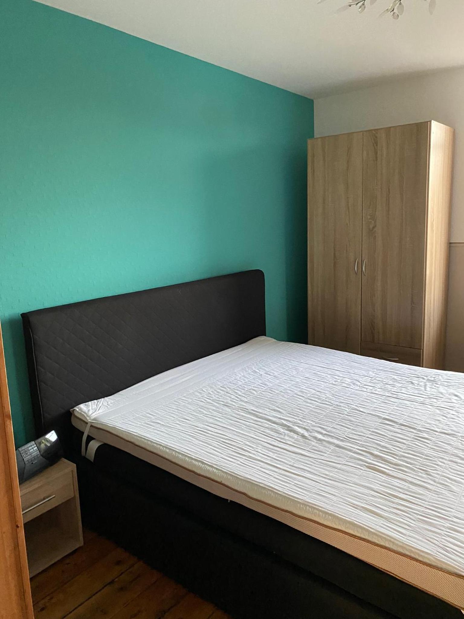 One-Bedroom Apartment - Photo 1