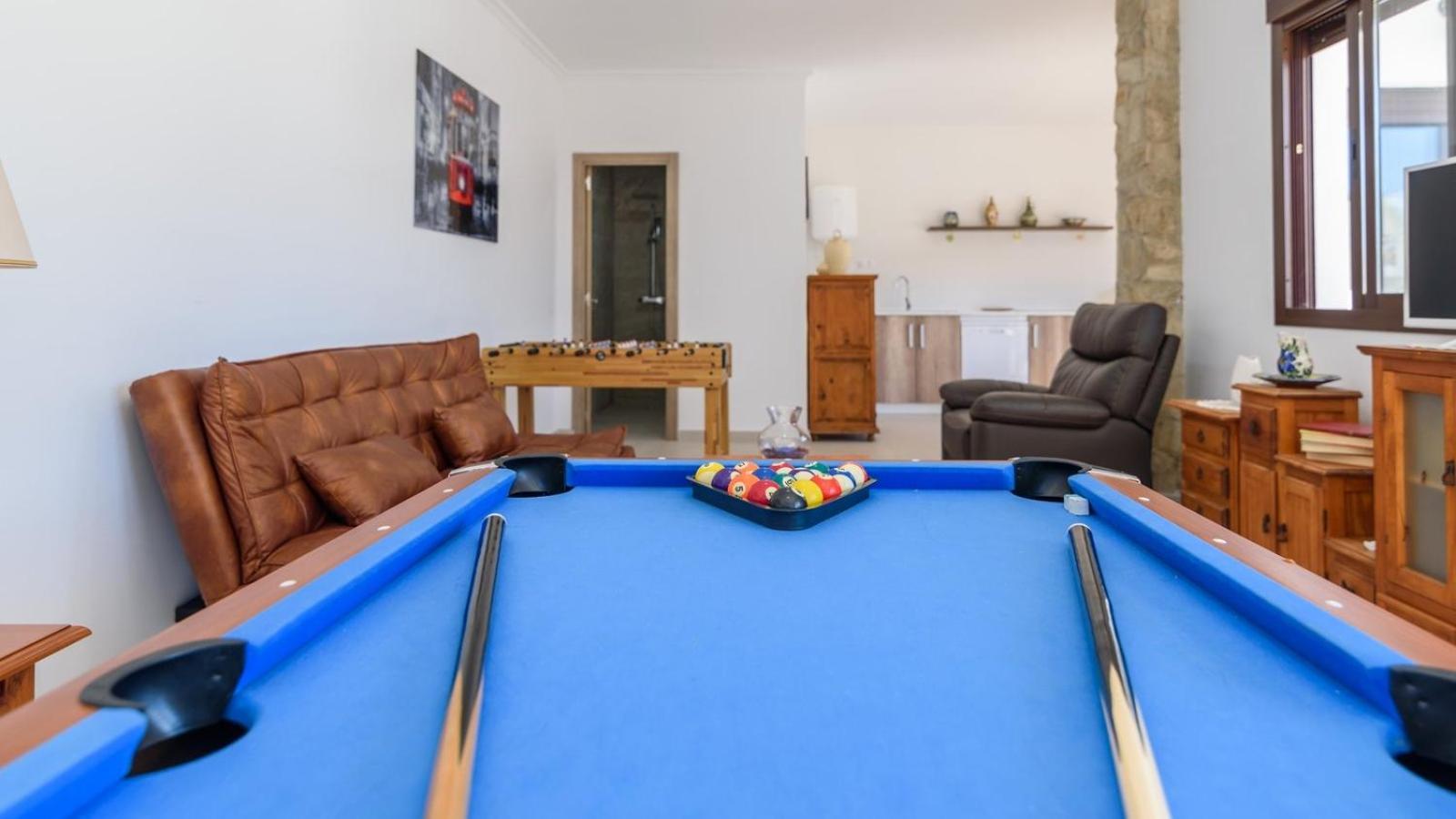 Four-Bedroom House photo 3