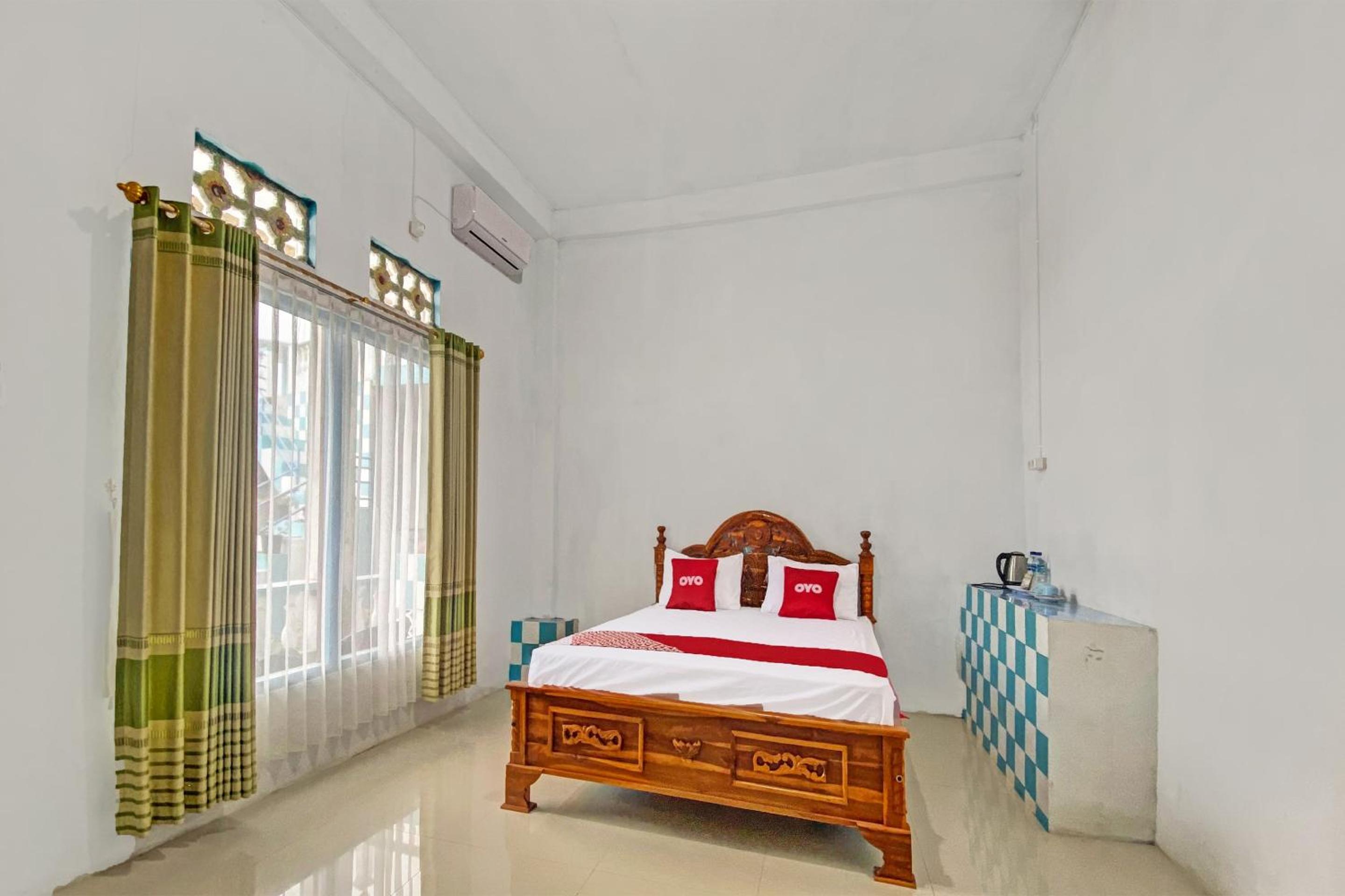 Deluxe King Room photo 2