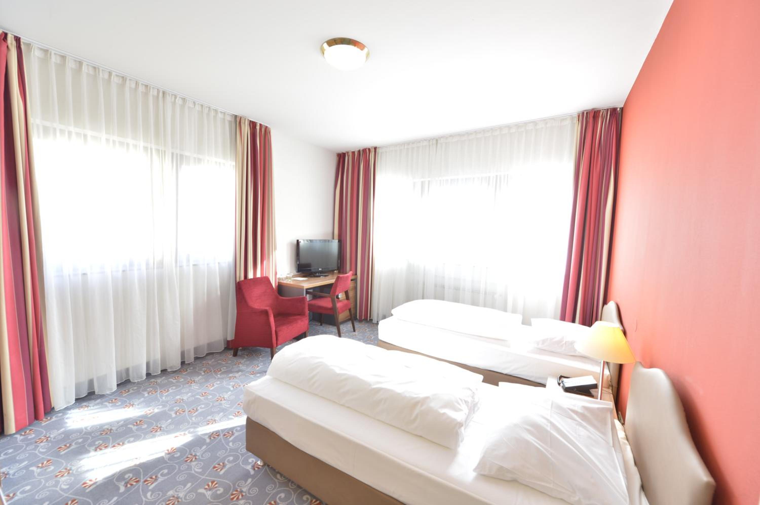 Standard Double Room - Photo 2