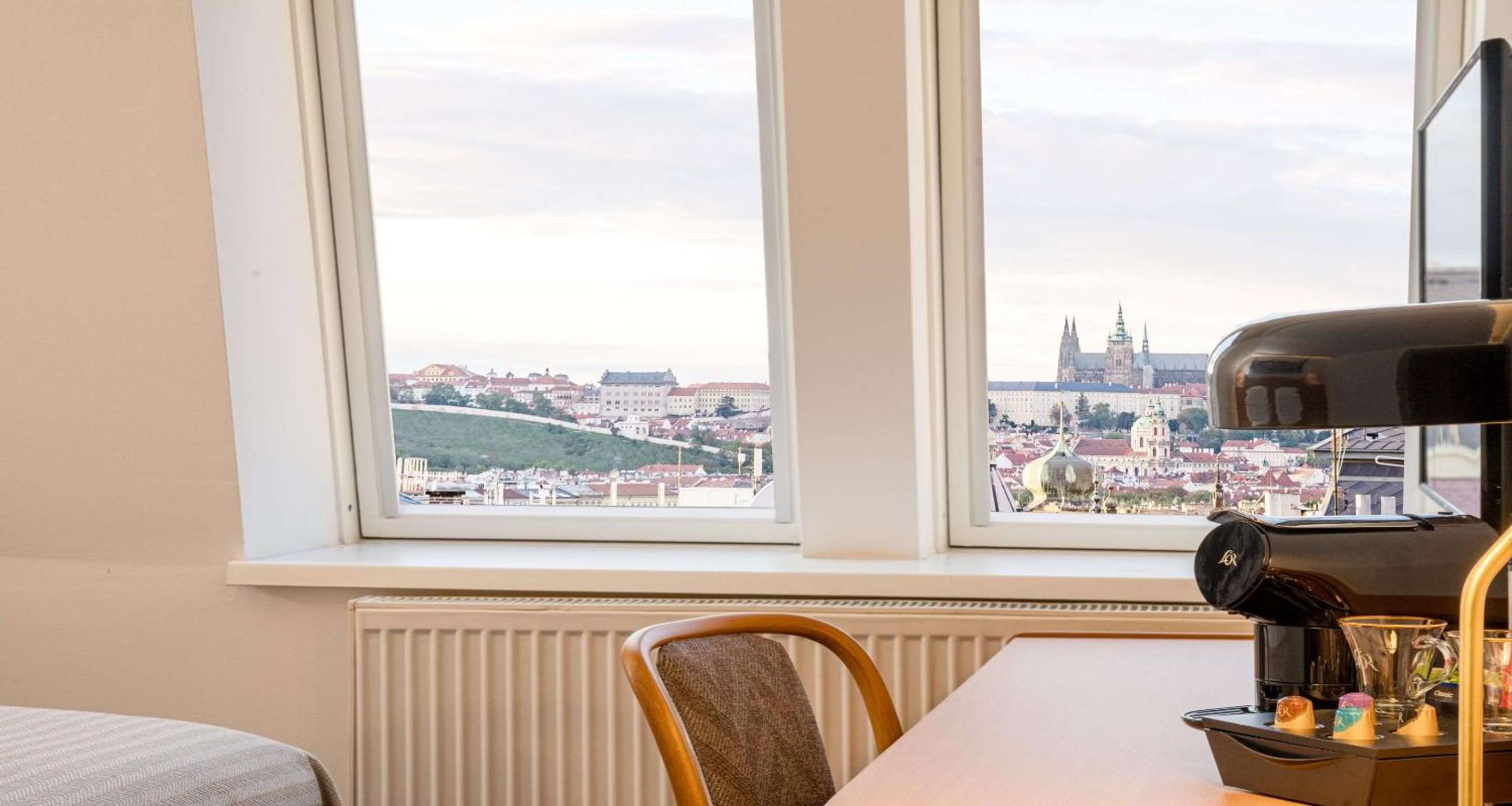 Double Room with Castle View thumbnail 5
