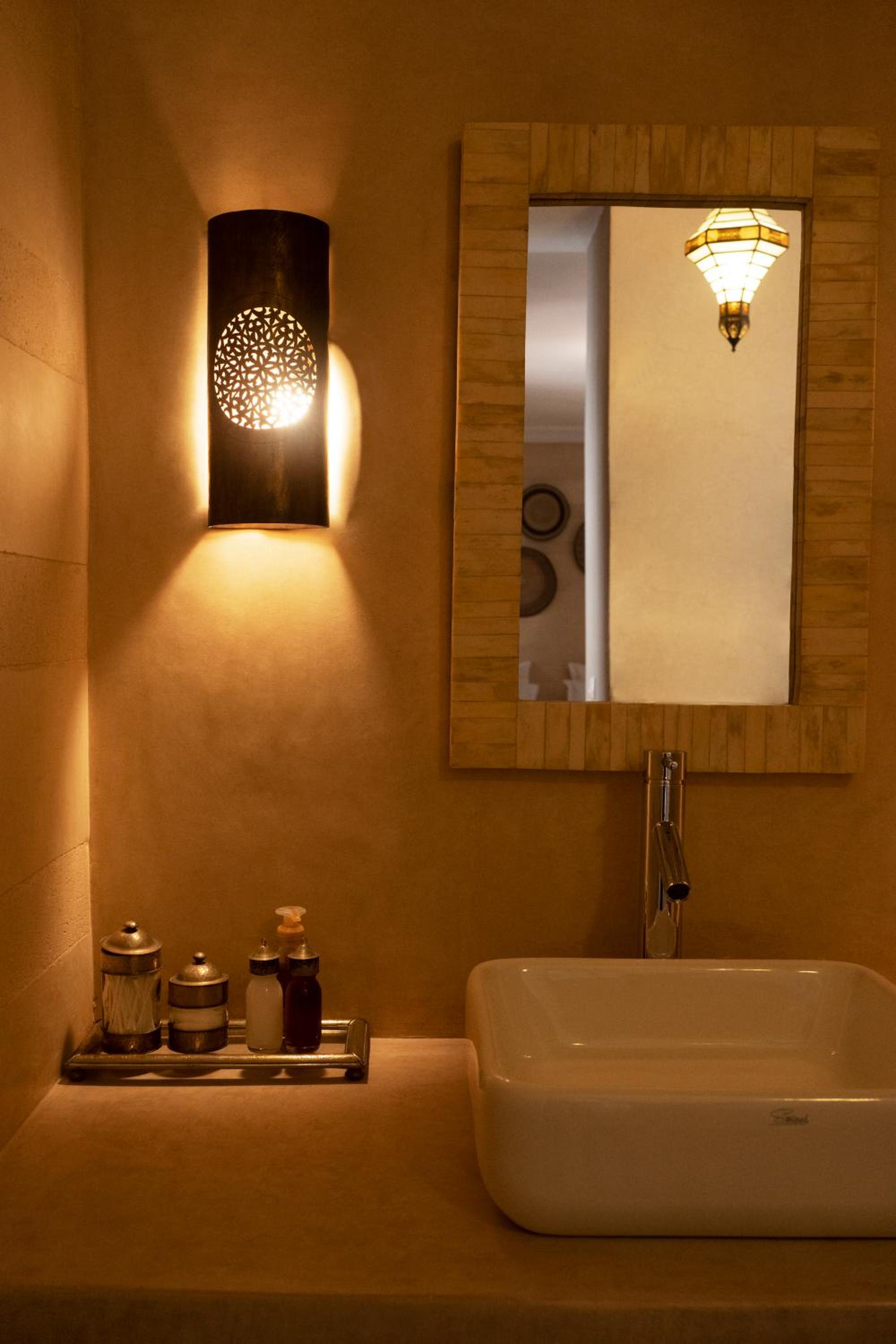 Double Room - Photo 12