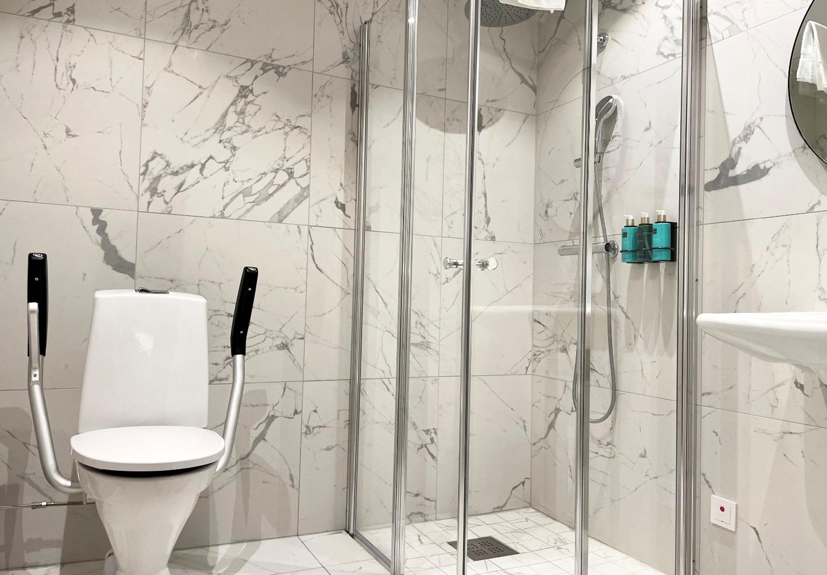 Superior Double Room - Disability Access thumbnail 6