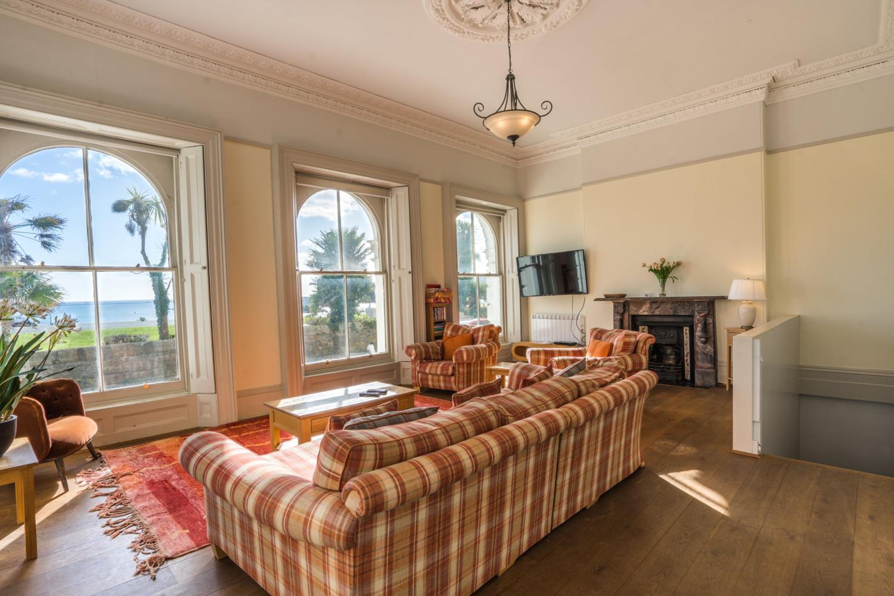 Four-Bedroom Apartment with Sea View photo 3