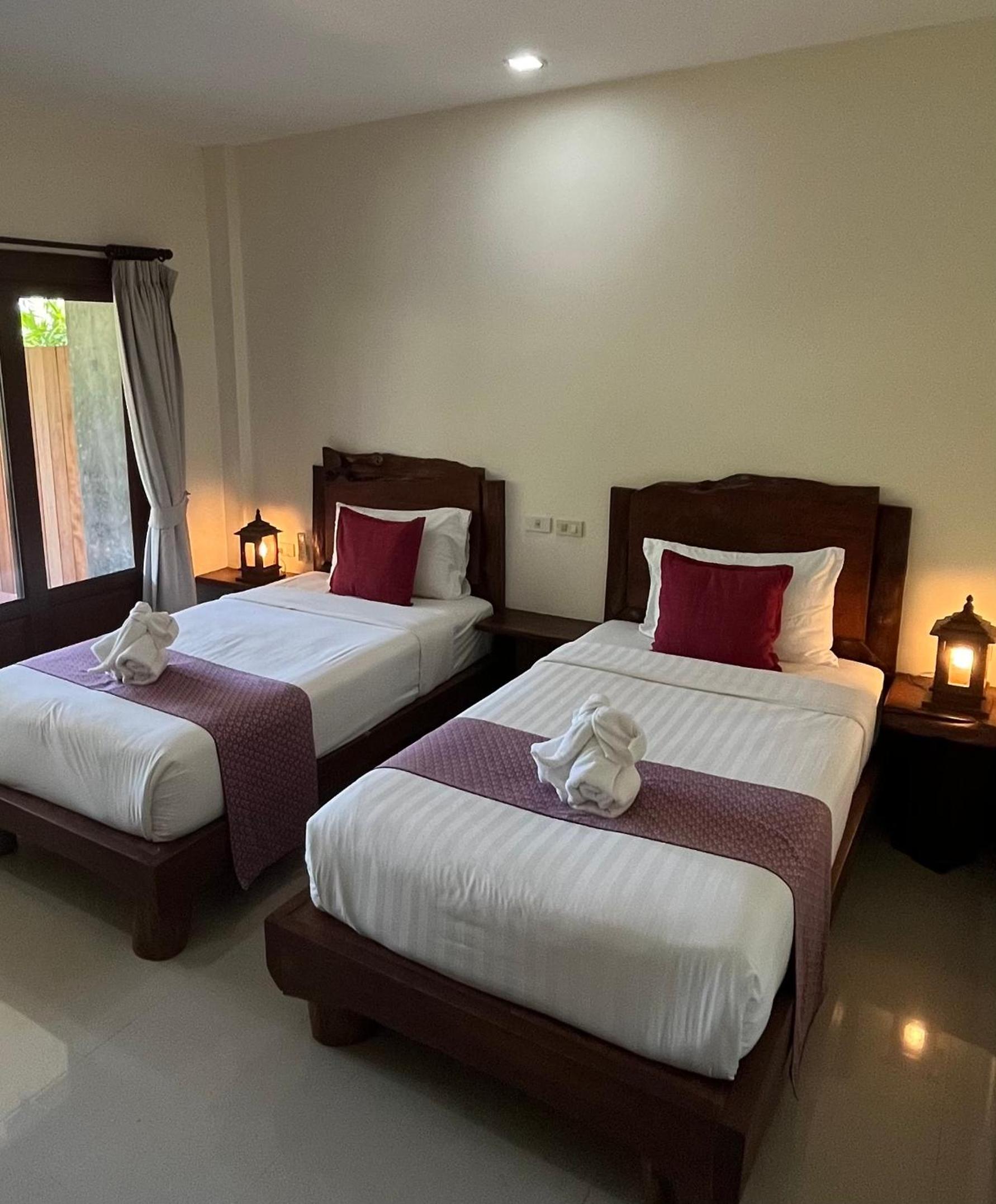 Superior Twin Room with Pool View photo 2