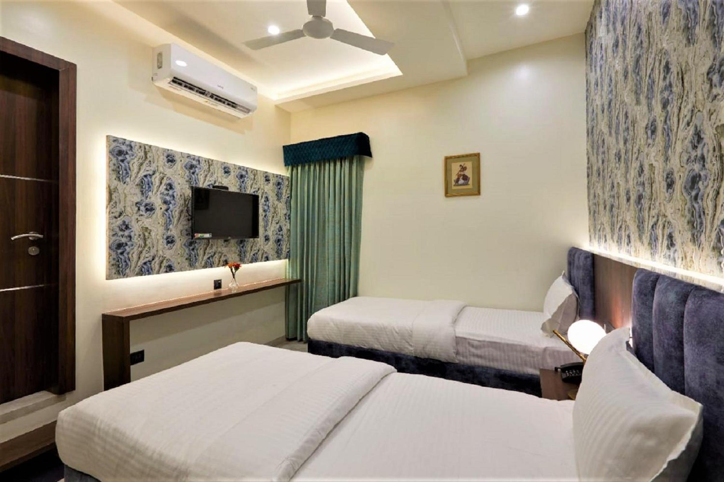 Deluxe Twin Room photo 3