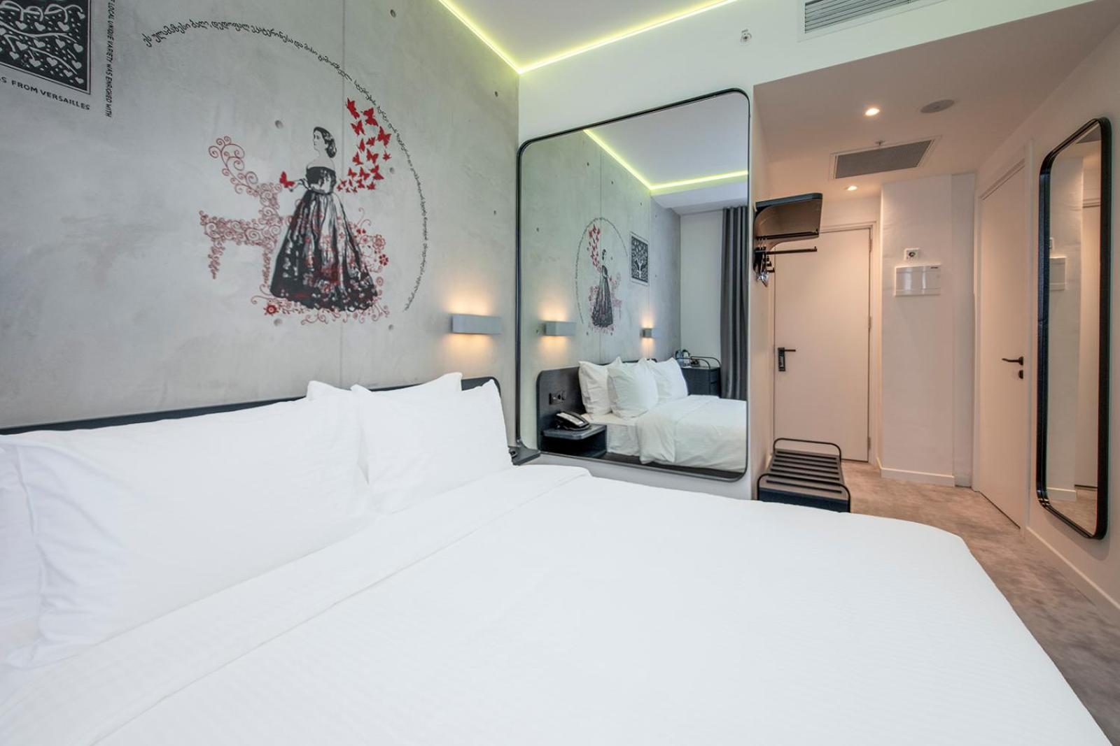 Standard Room 1 Queen Bed