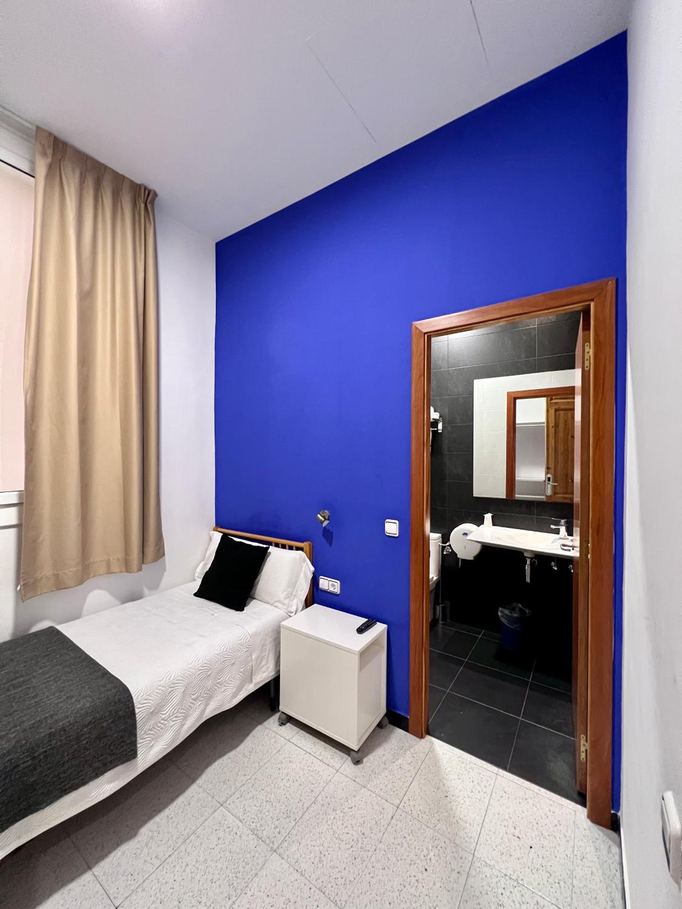 Single Room photo 2