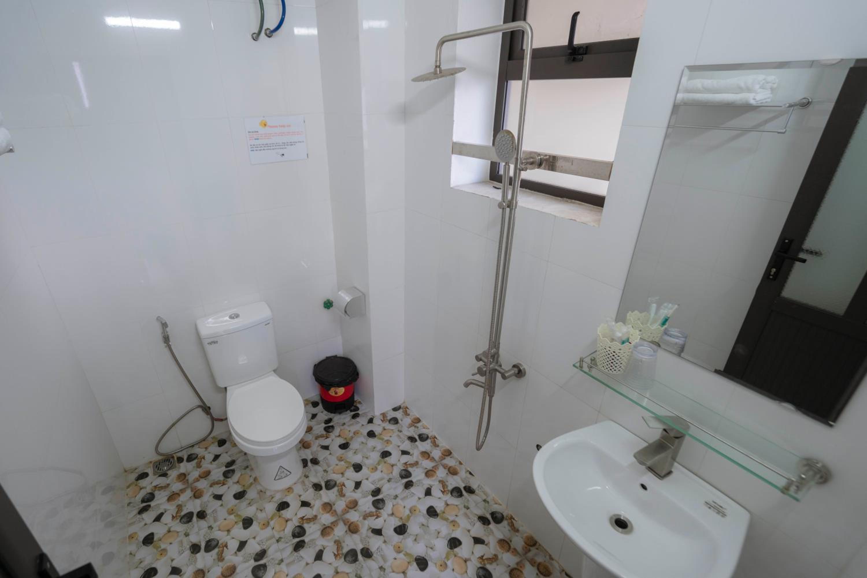 6-Bed Mixed Dormitory Room photo 2