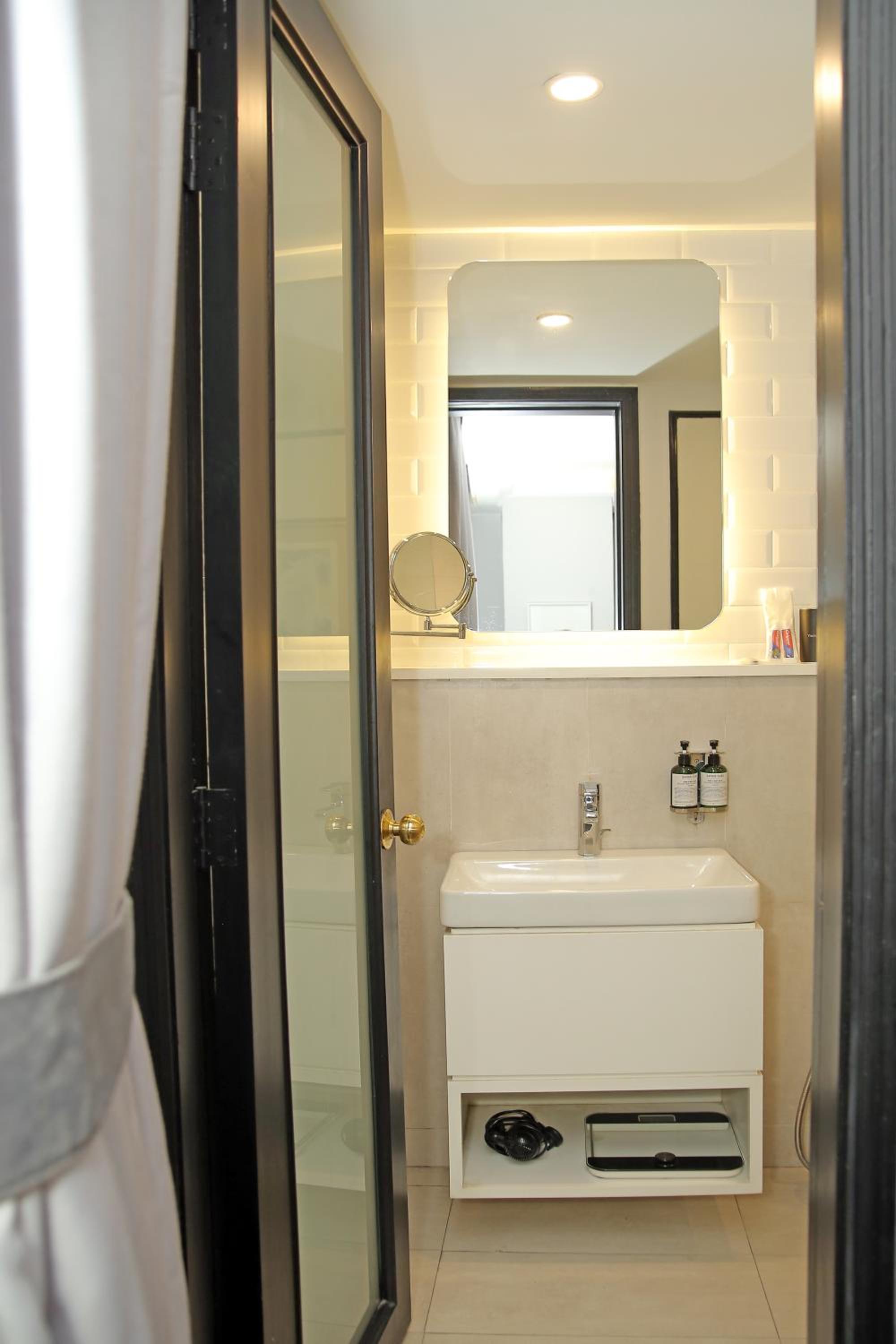 Ambiance One Bedroom Suite - Photo 4