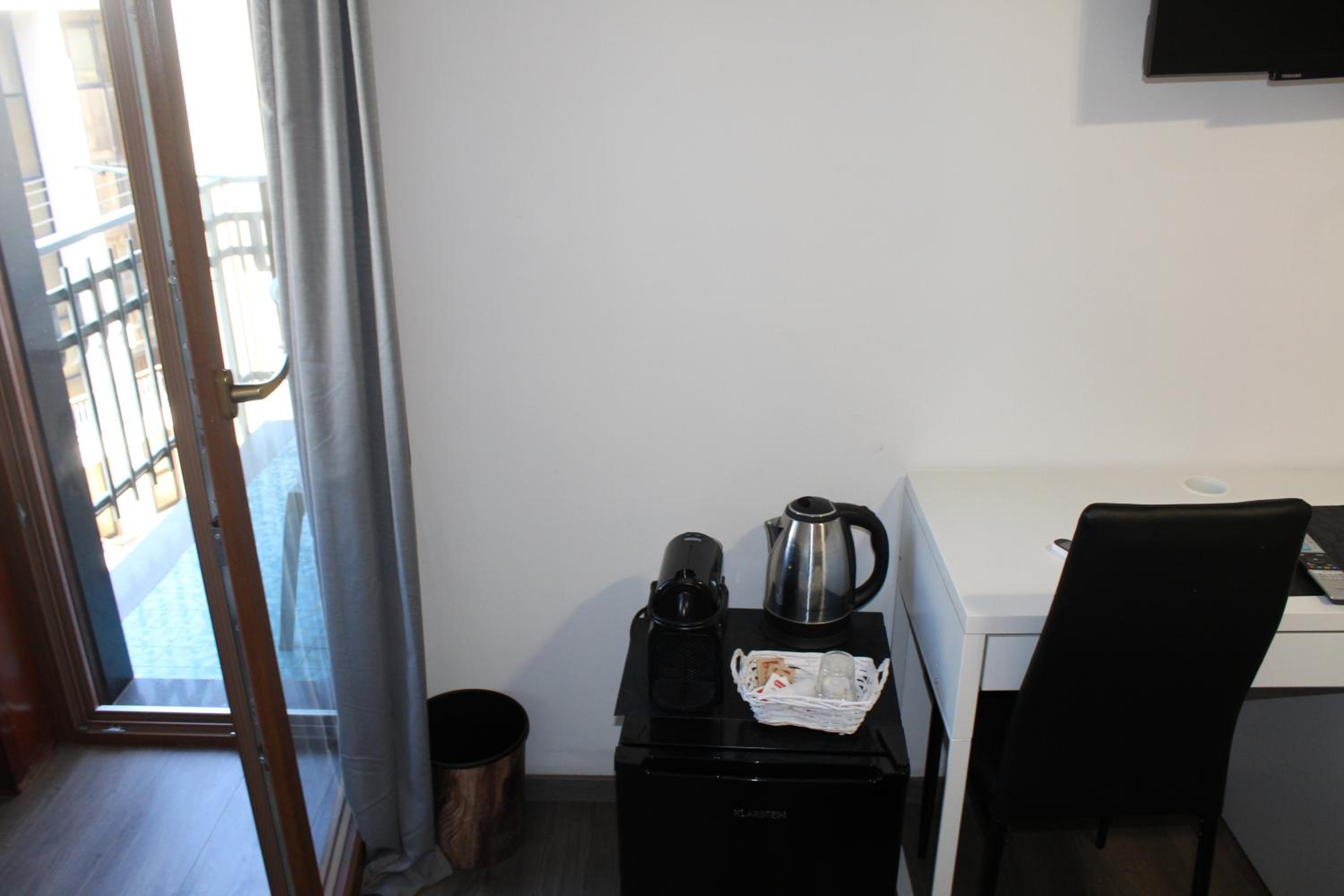 Double Room with Private External Bathroom photo 2