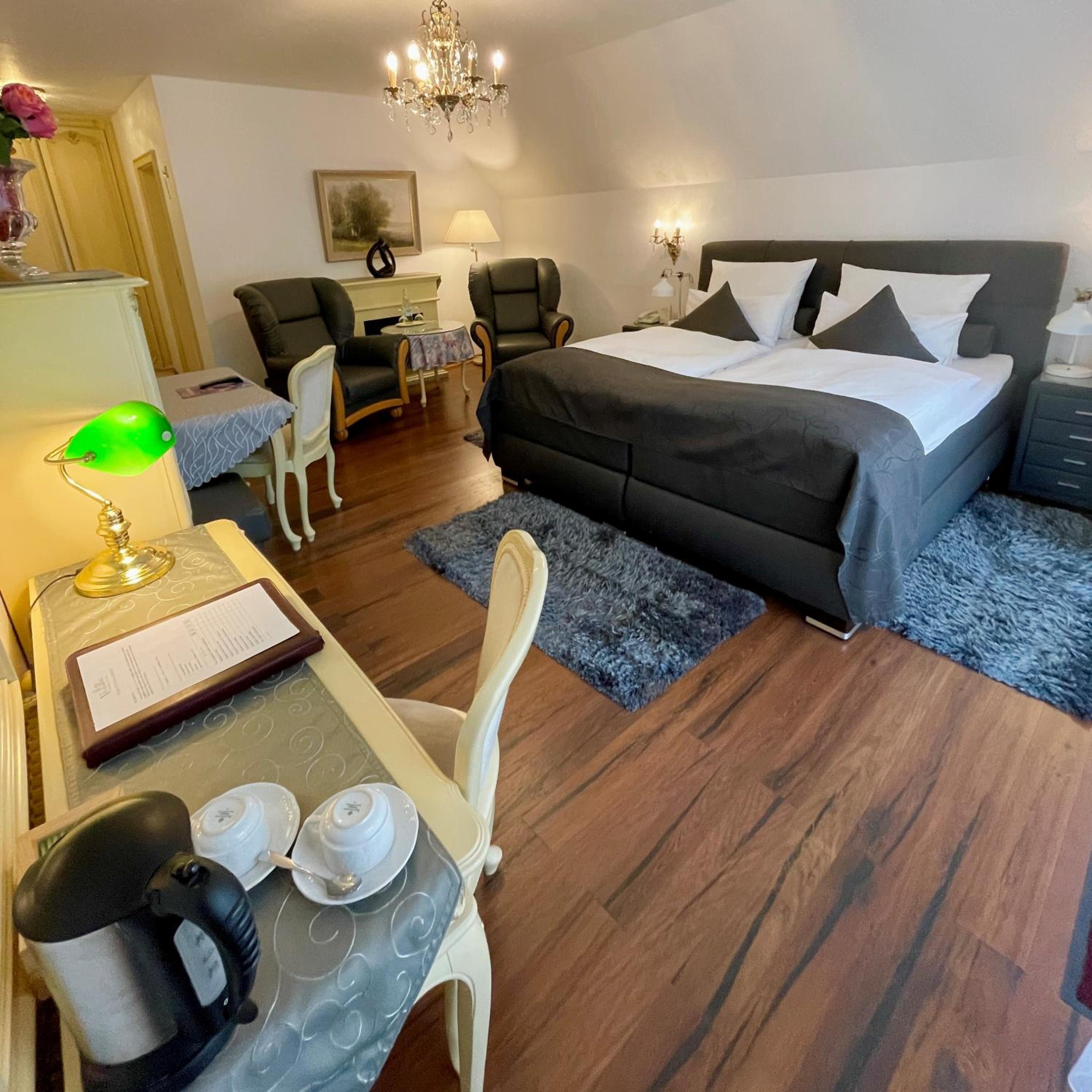 Deluxe Double Room with Balcony photo 2