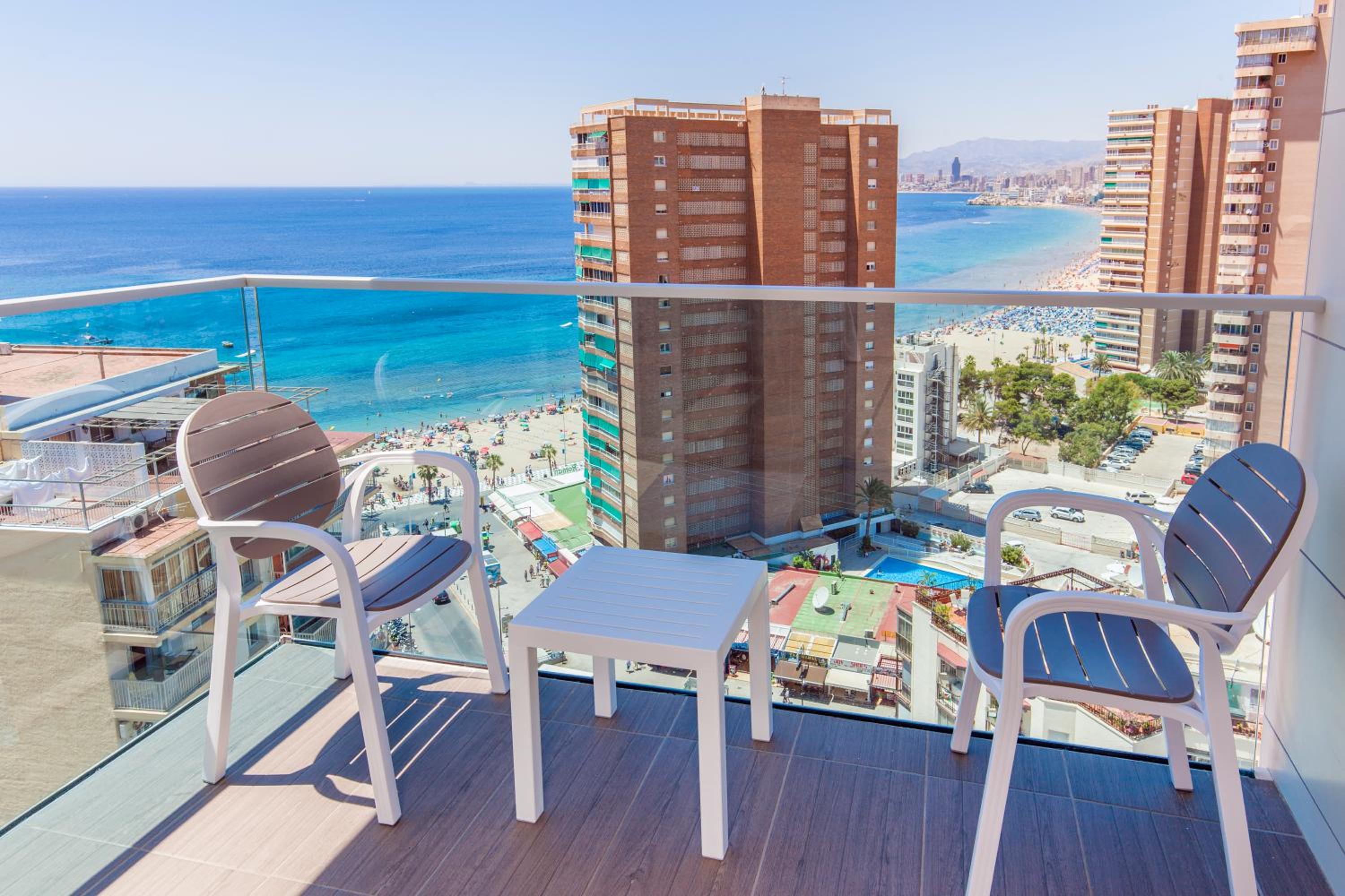 Habitación Doble con Vista al Mar (1 Adulto)