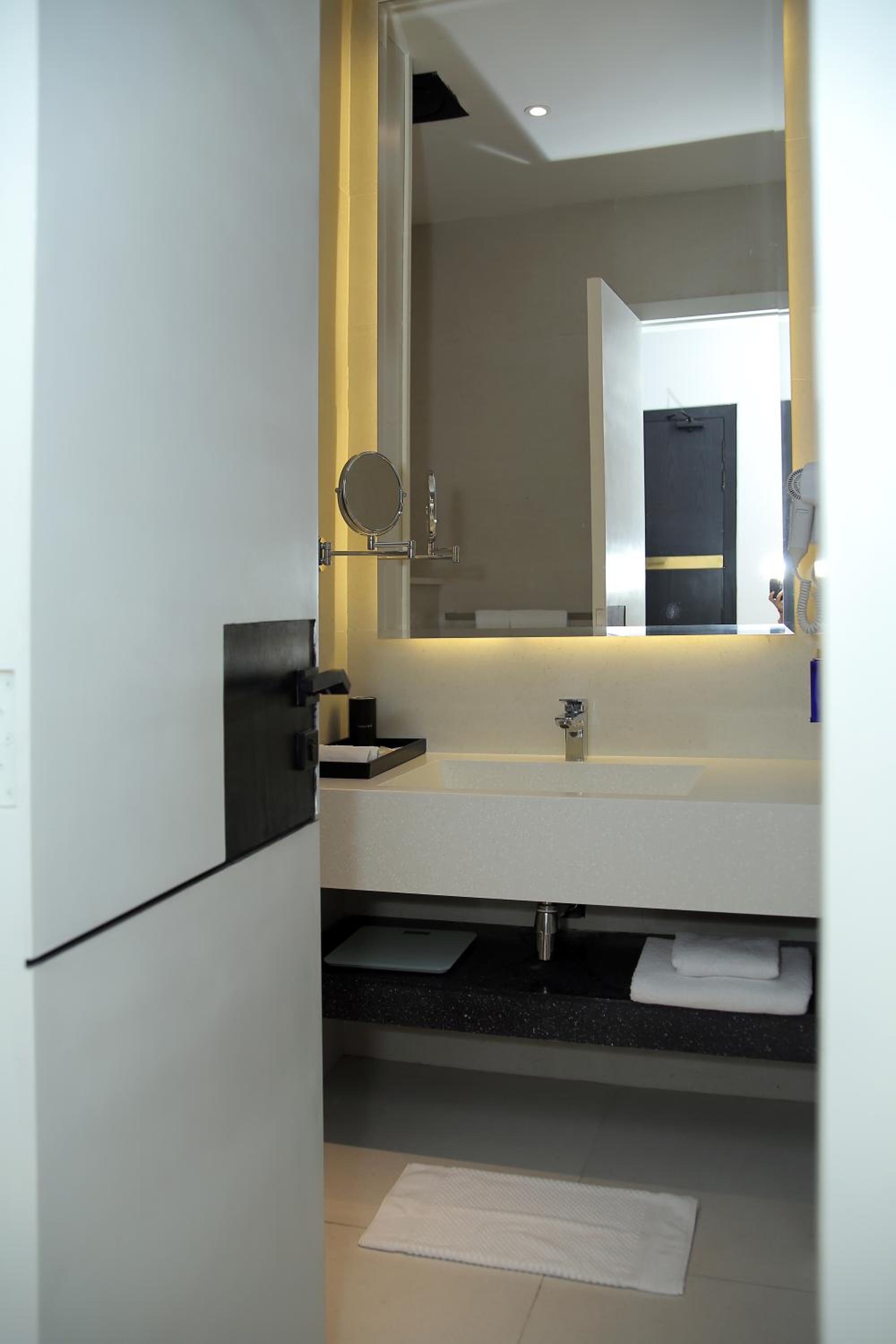 Executive Room - Photo 6