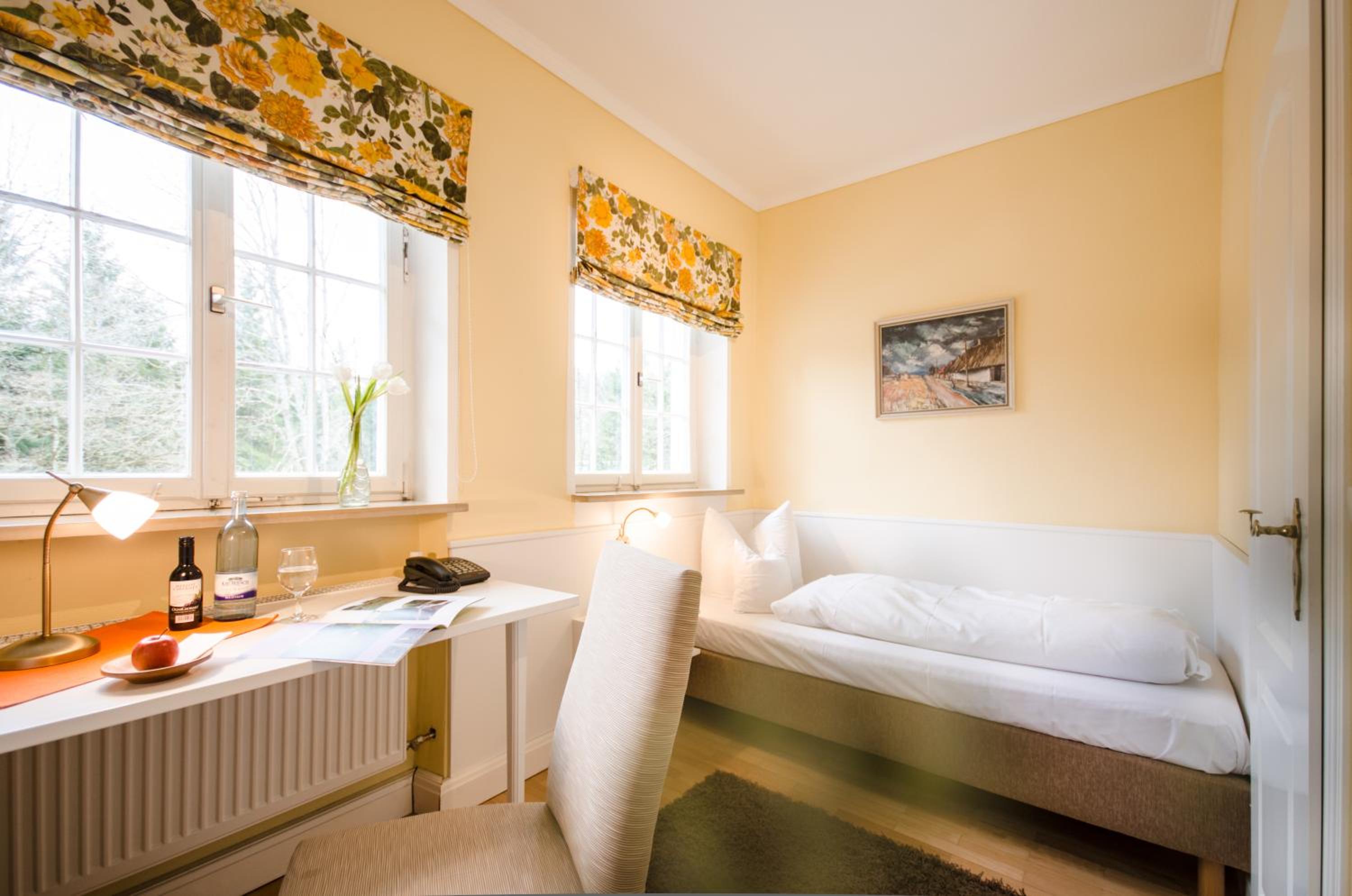 Single Room photo 2