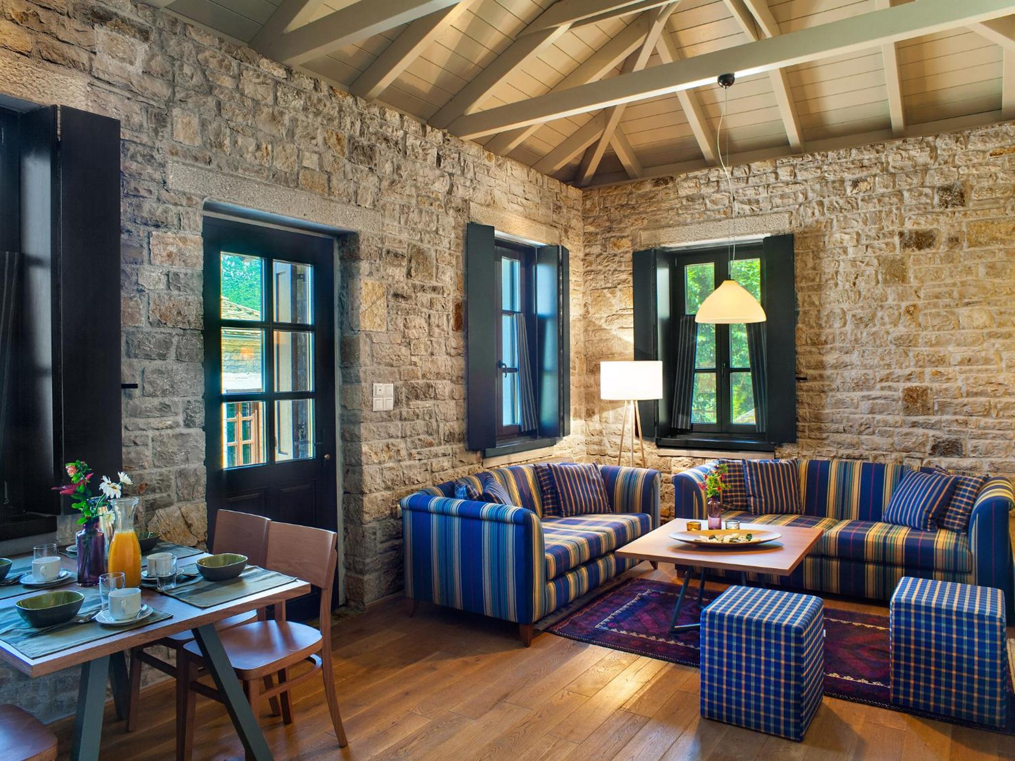 Executive Suite - Photo 6