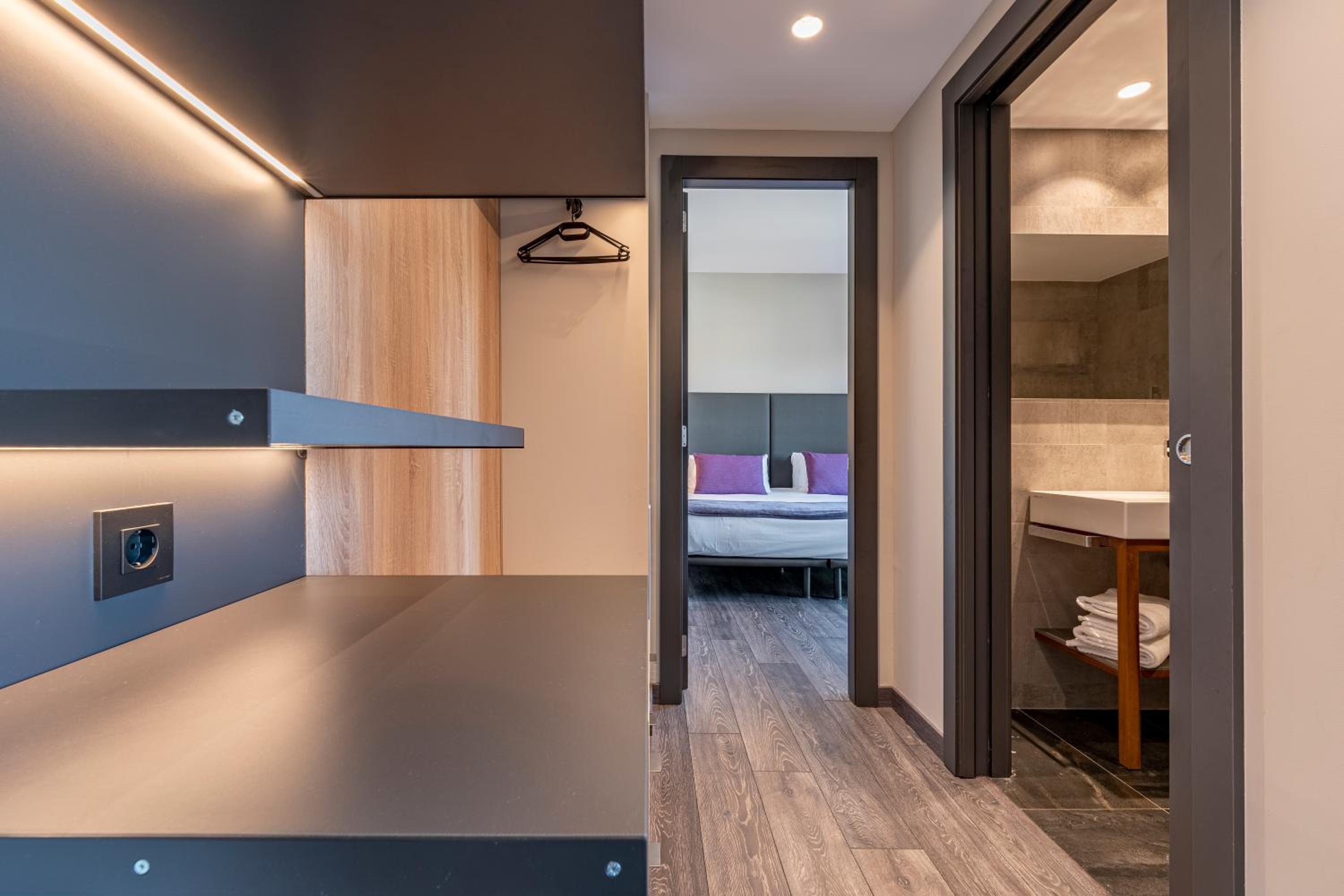 Family Room with City View and Balcony photo 2