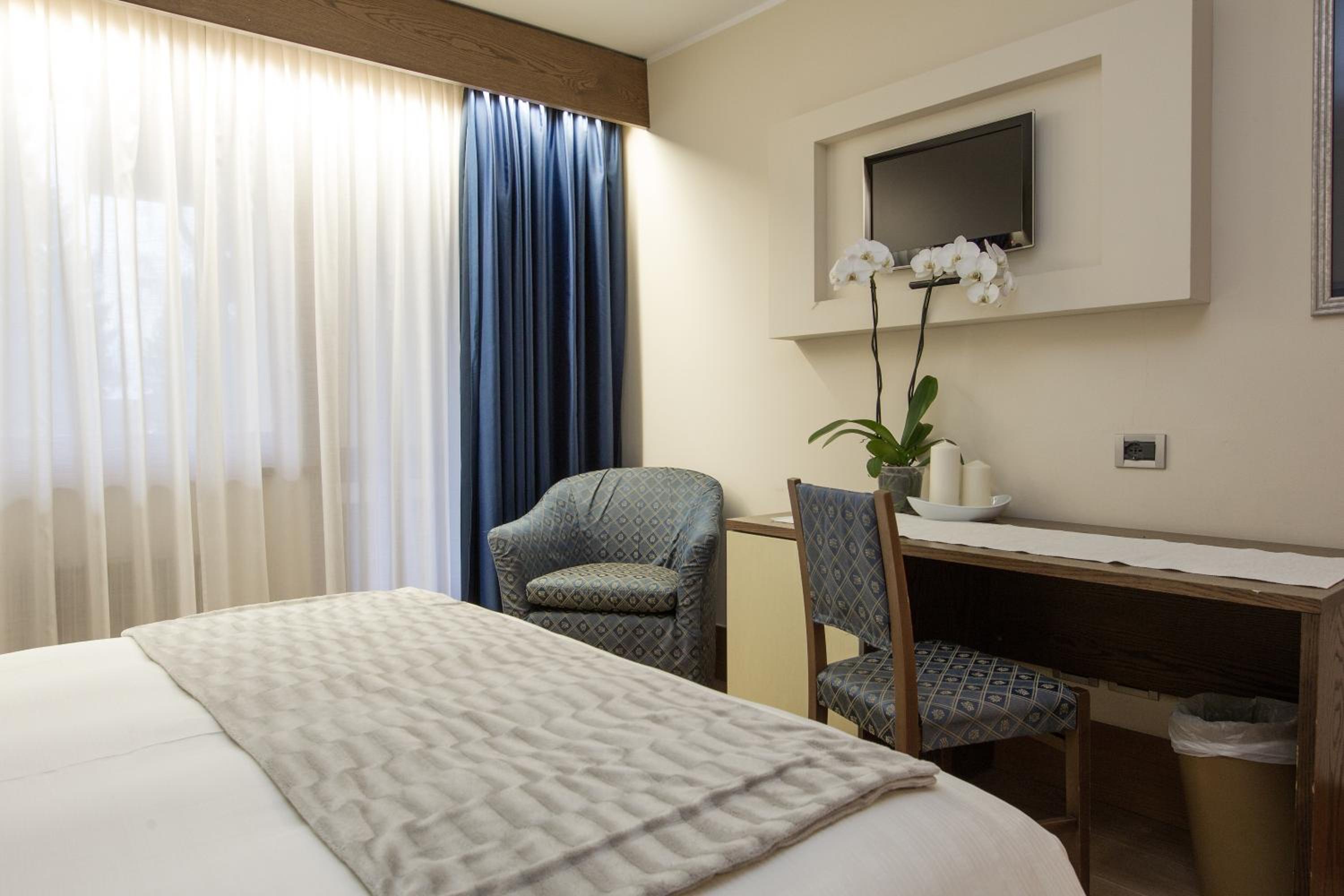 Classic Double or Twin Room - Photo 2