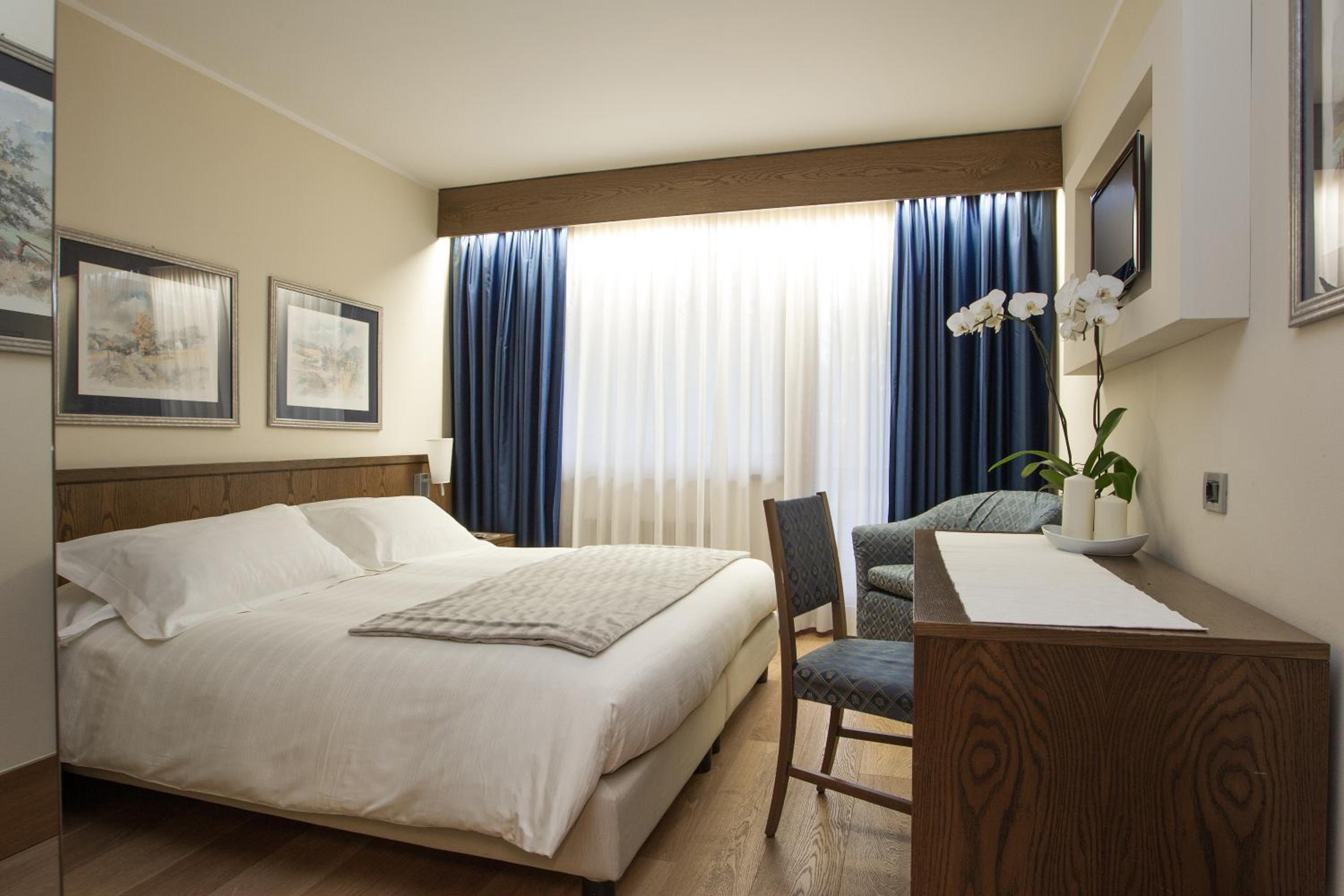 Classic Double or Twin Room - Photo 11