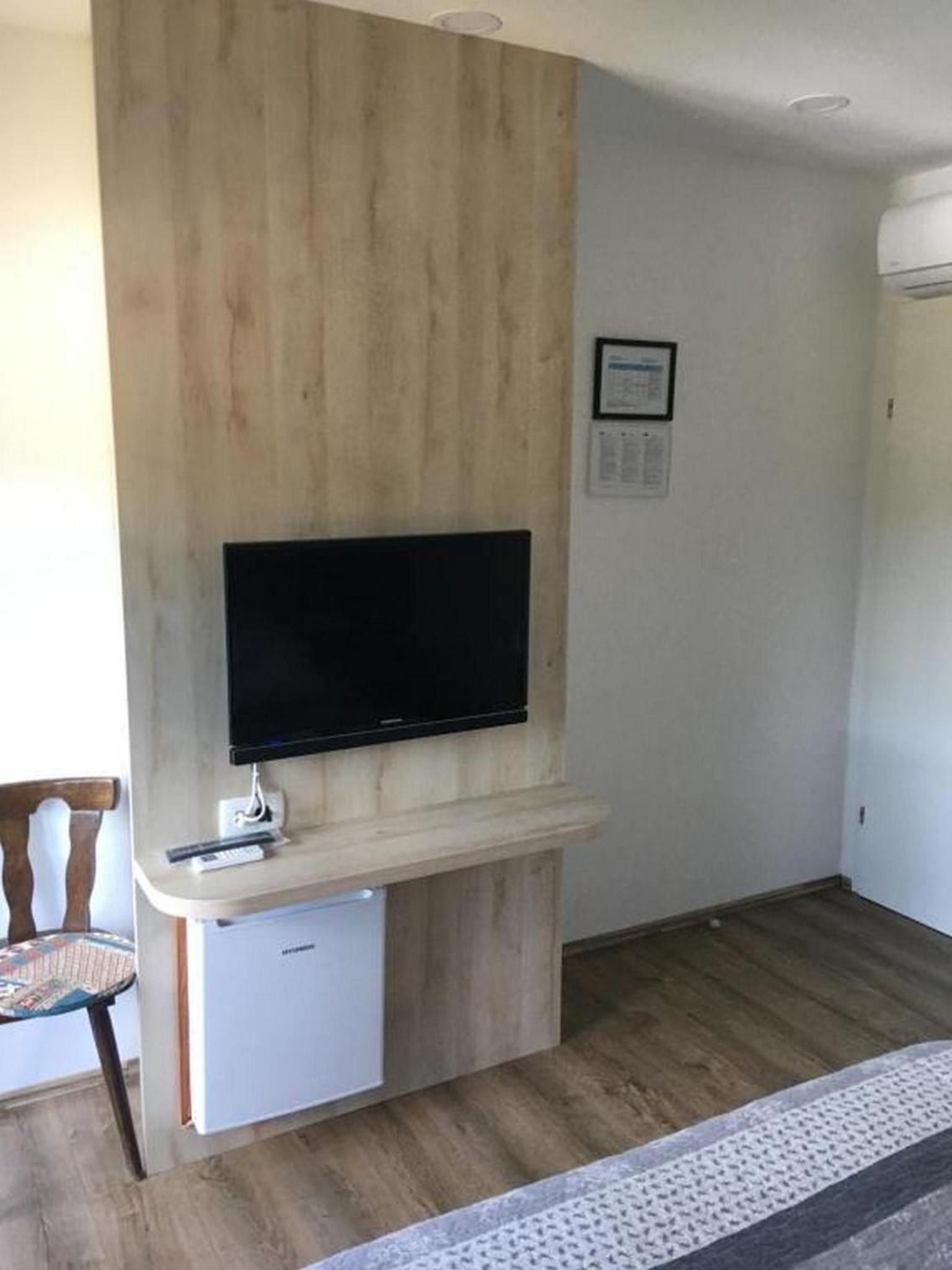Duplex Family Room with Balcony - Photo 11