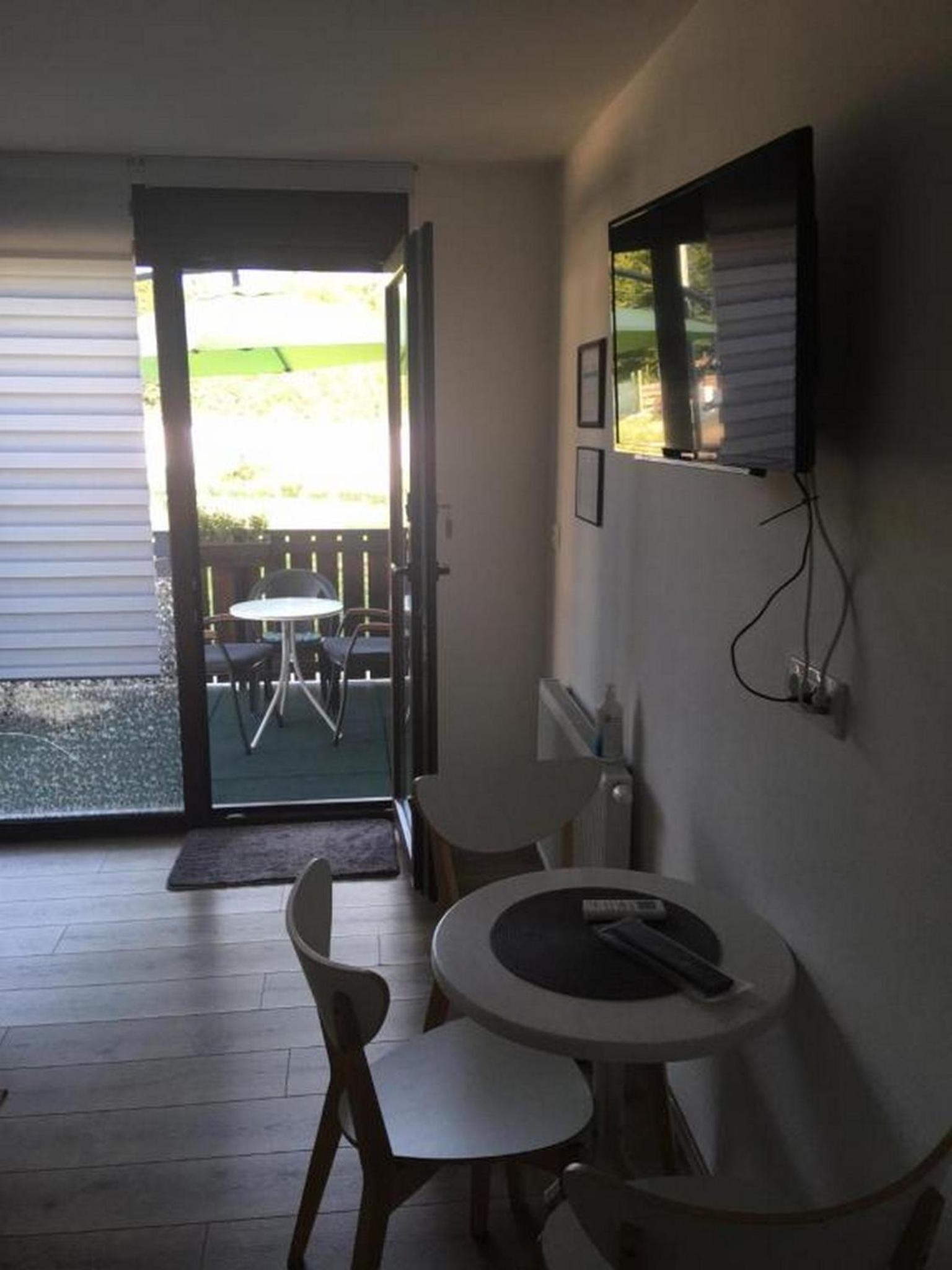Suite Room with Balcony - Photo 11