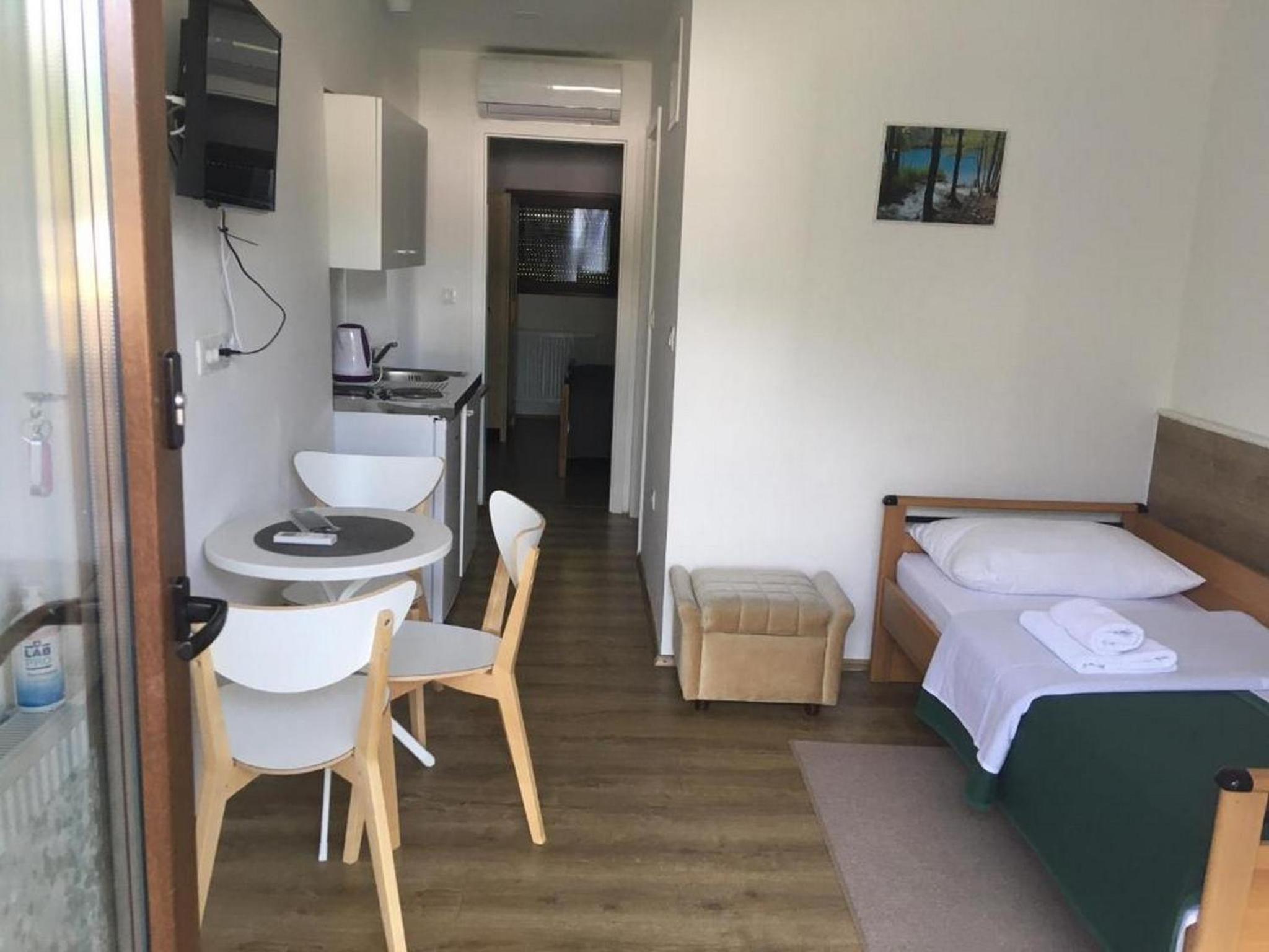 Suite Room with Balcony - Photo 4