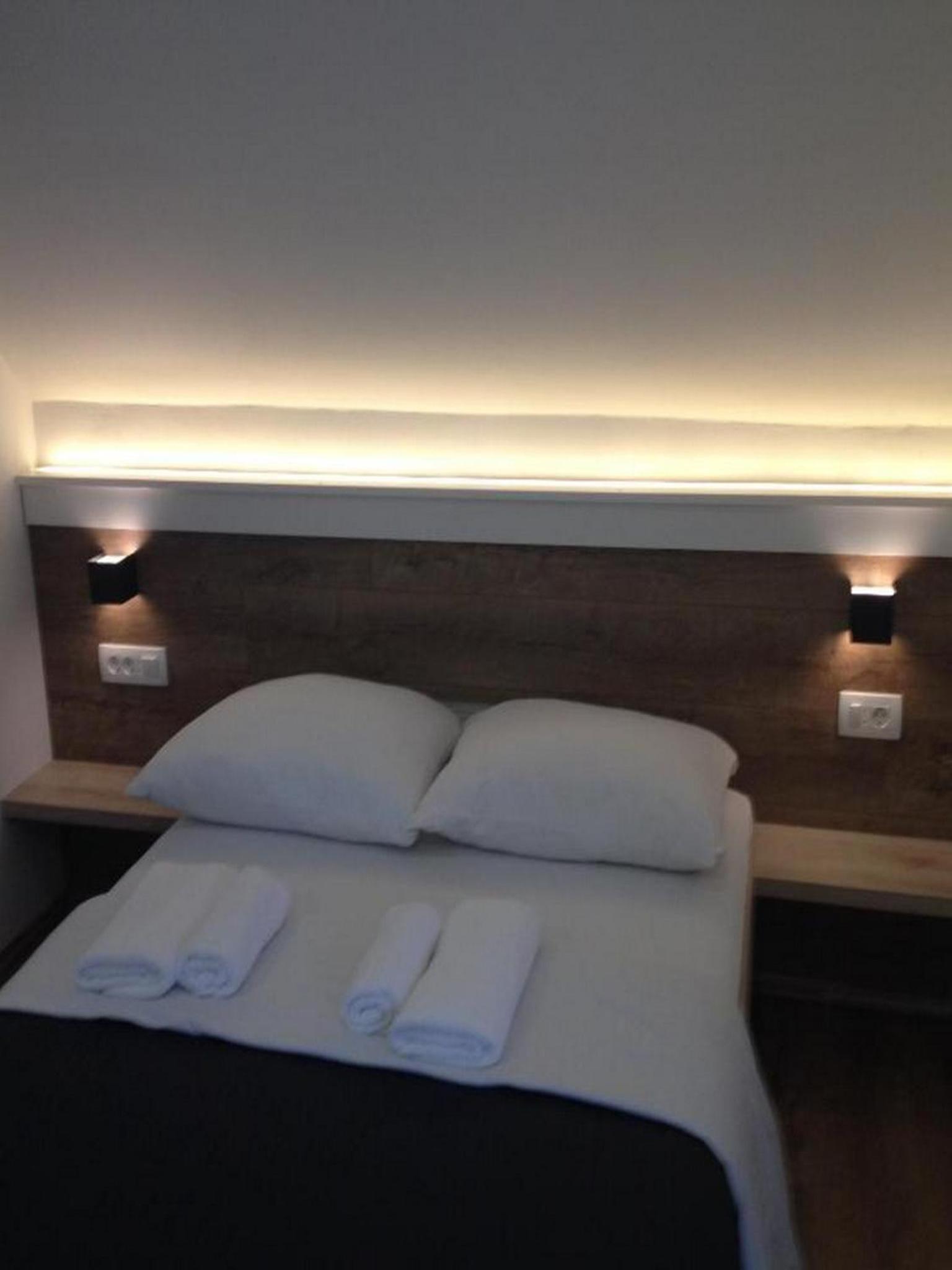Double Room with Balcony - Photo 15