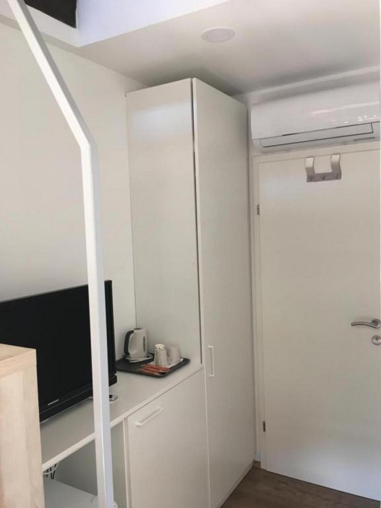Double Room with Balcony - Photo 17