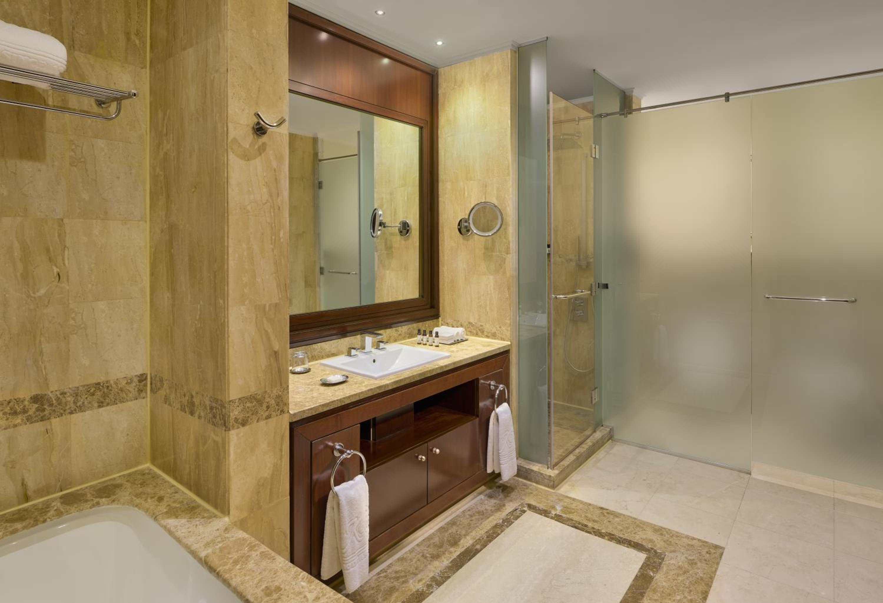 Royal Club City Room - Photo 4