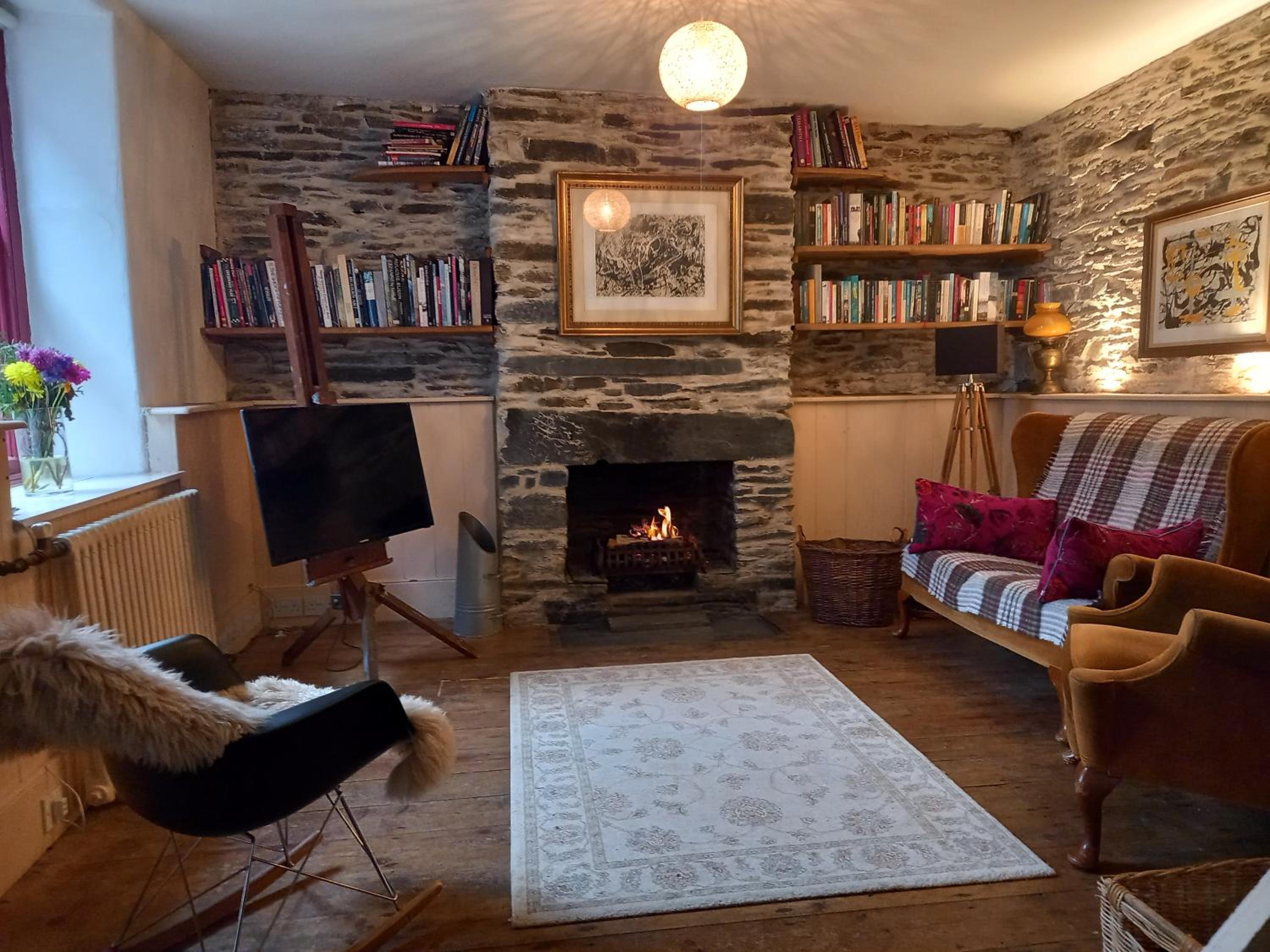 Two-Bedroom House - Photo 27