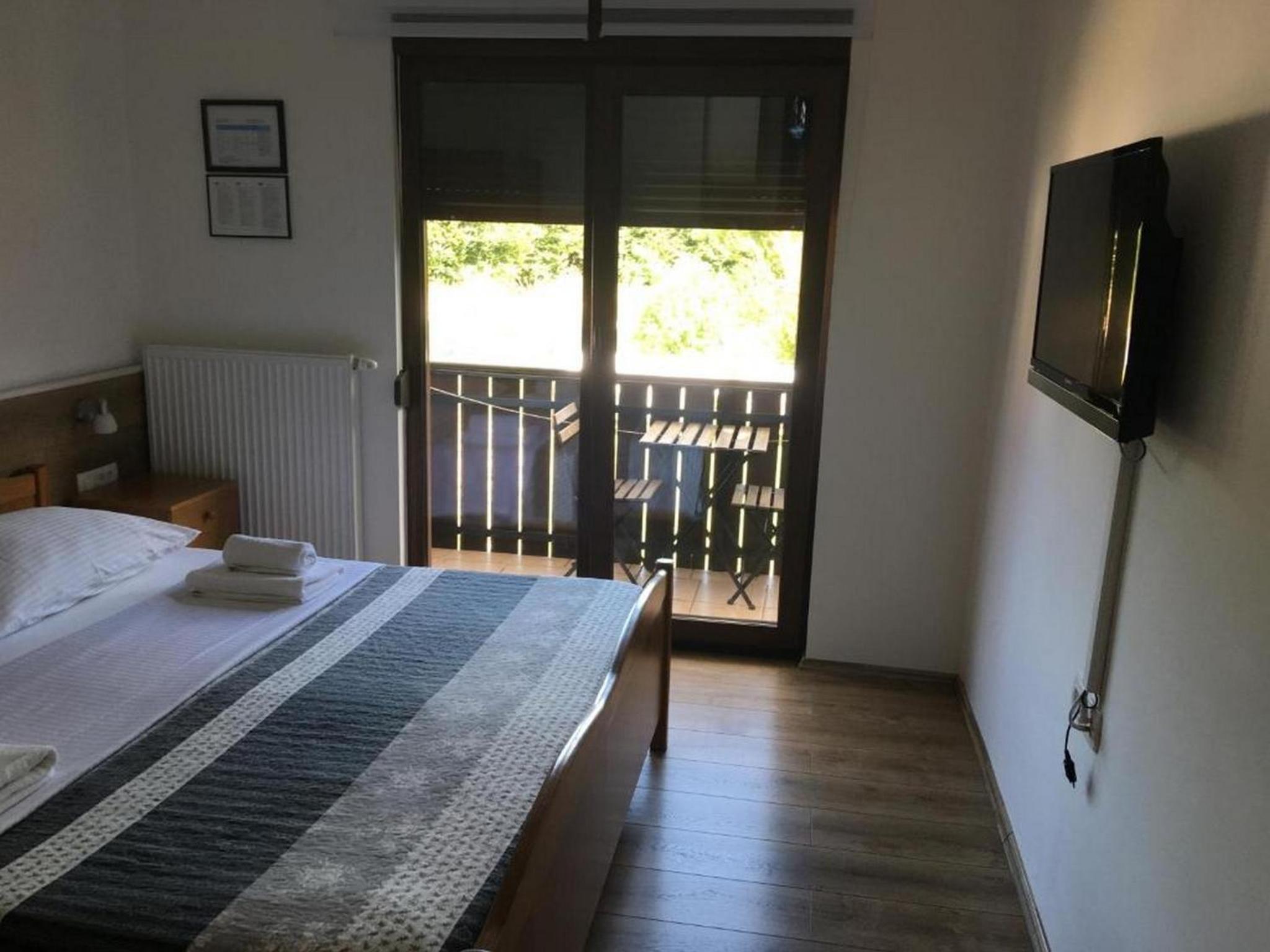 One Bedroom Apartment with Terrace - Photo 4