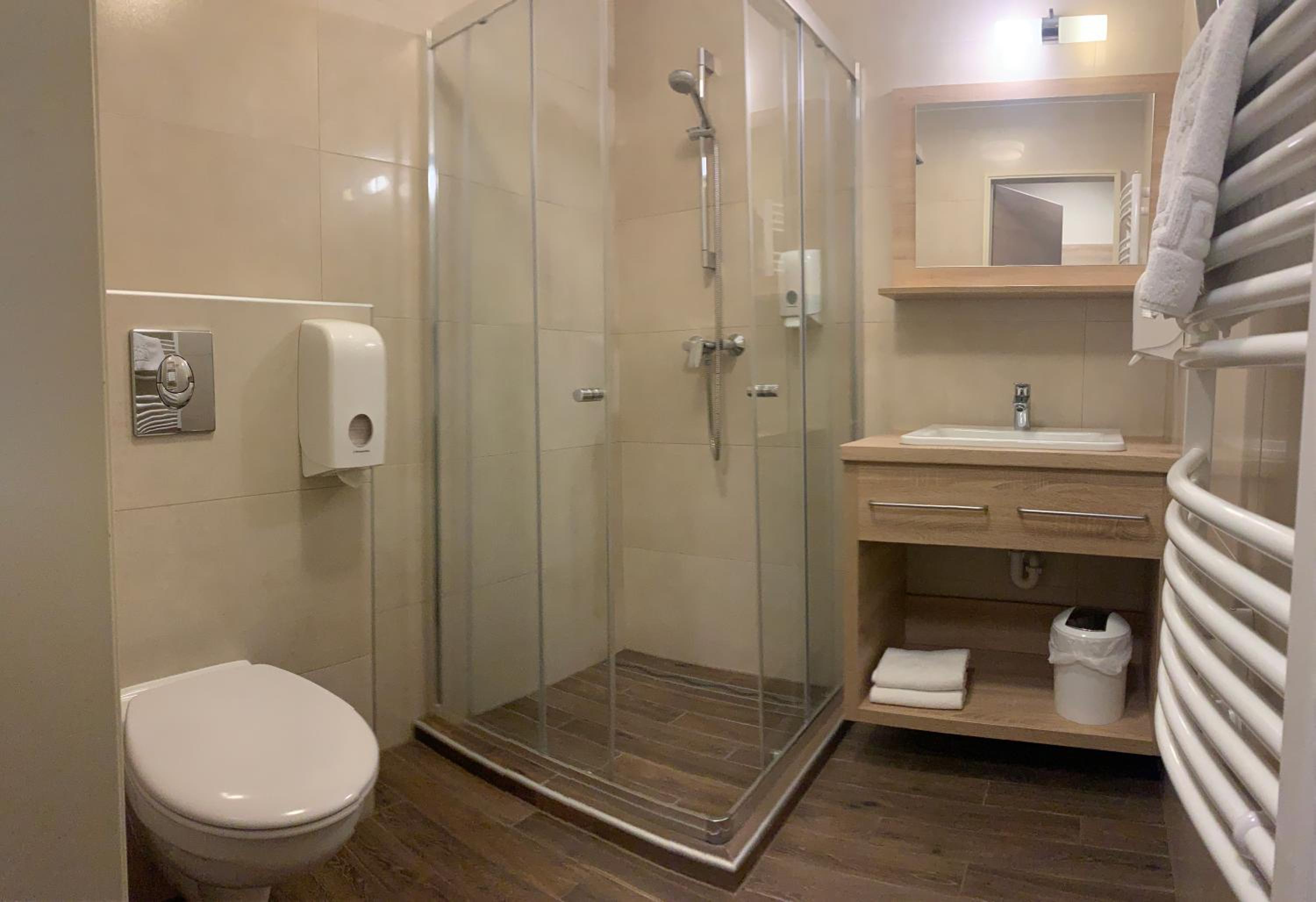 Double or Twin Room - Photo 4