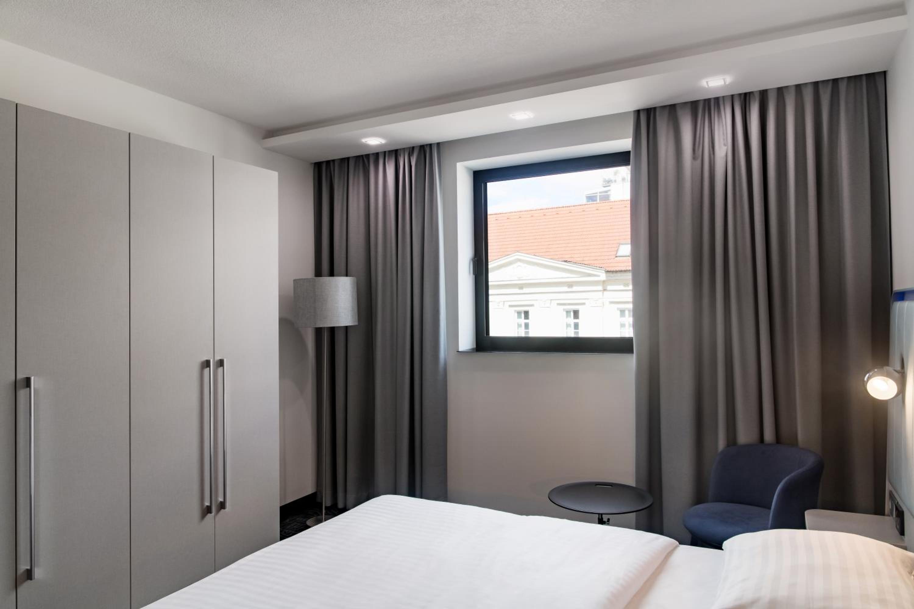 Suite - Photo 9