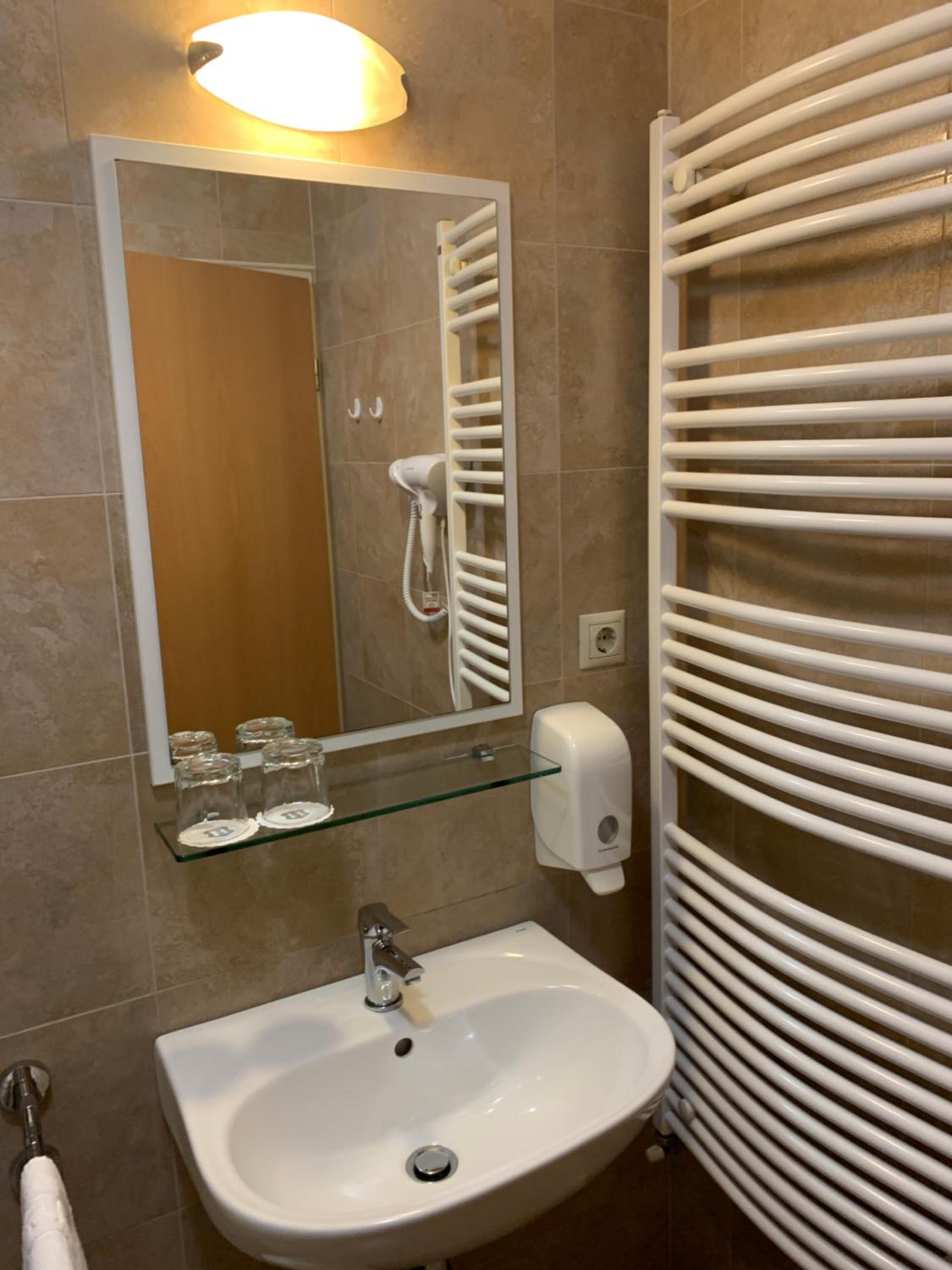 Double or Twin Room - Photo 2