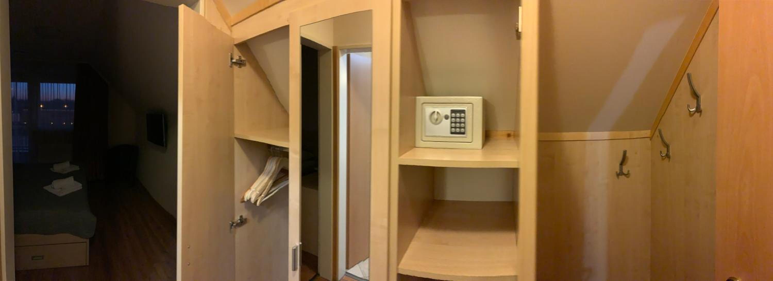 Double or Twin Room - Photo 7