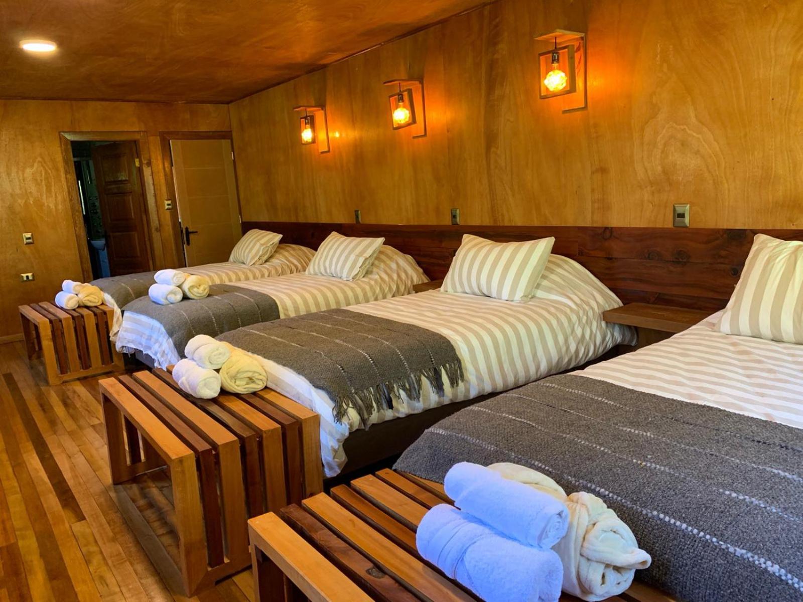Quadruple Room with Private Bathroom photo 2