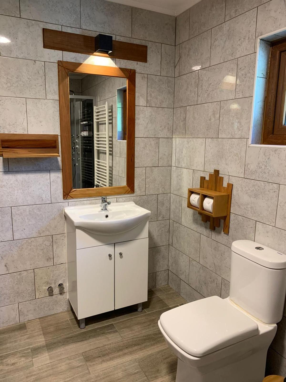 Quadruple Room with Private Bathroom photo 3