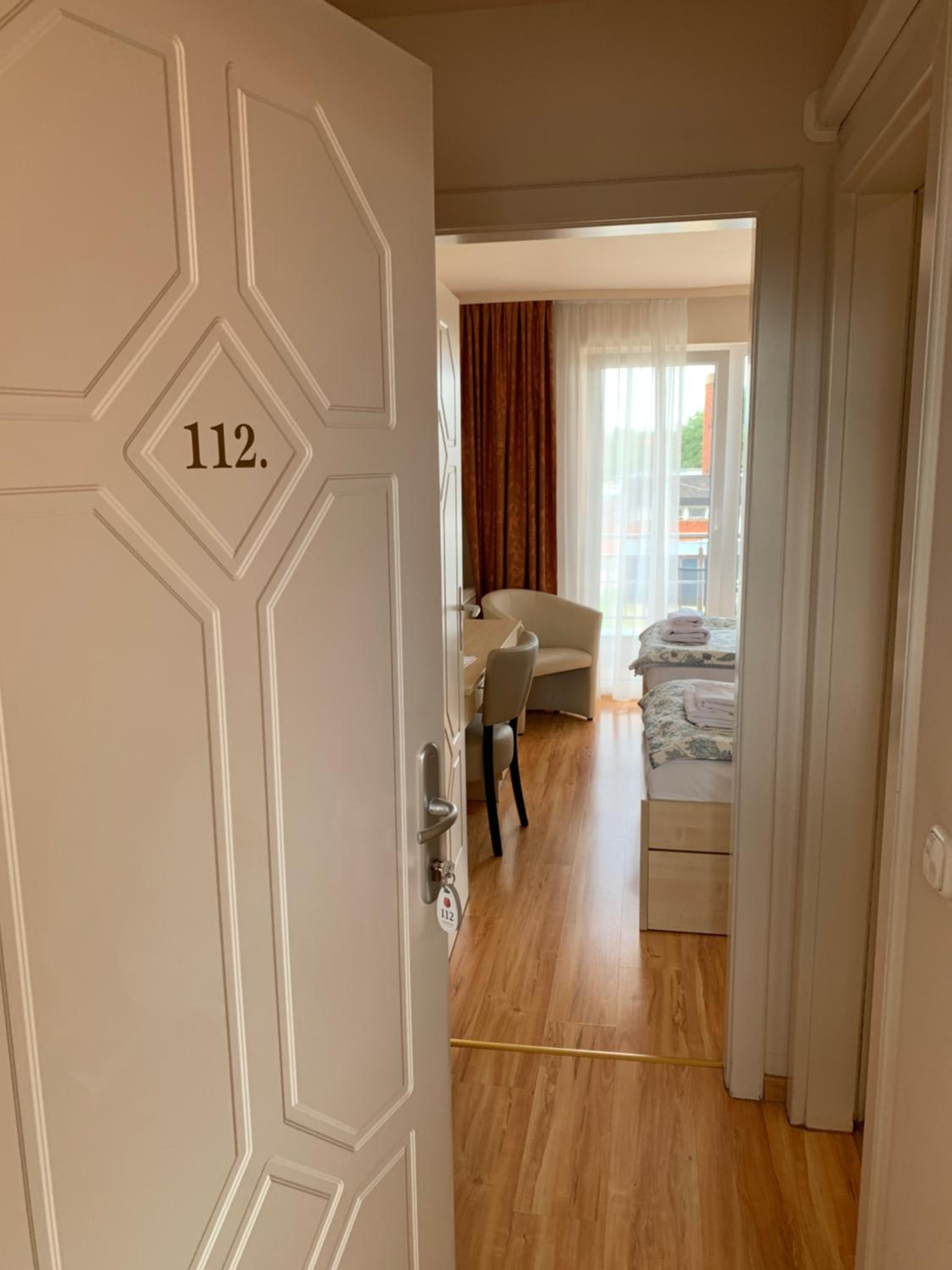Double or Twin Room - Photo 6