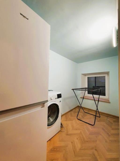 One-Bedroom Apartment - Photo 3