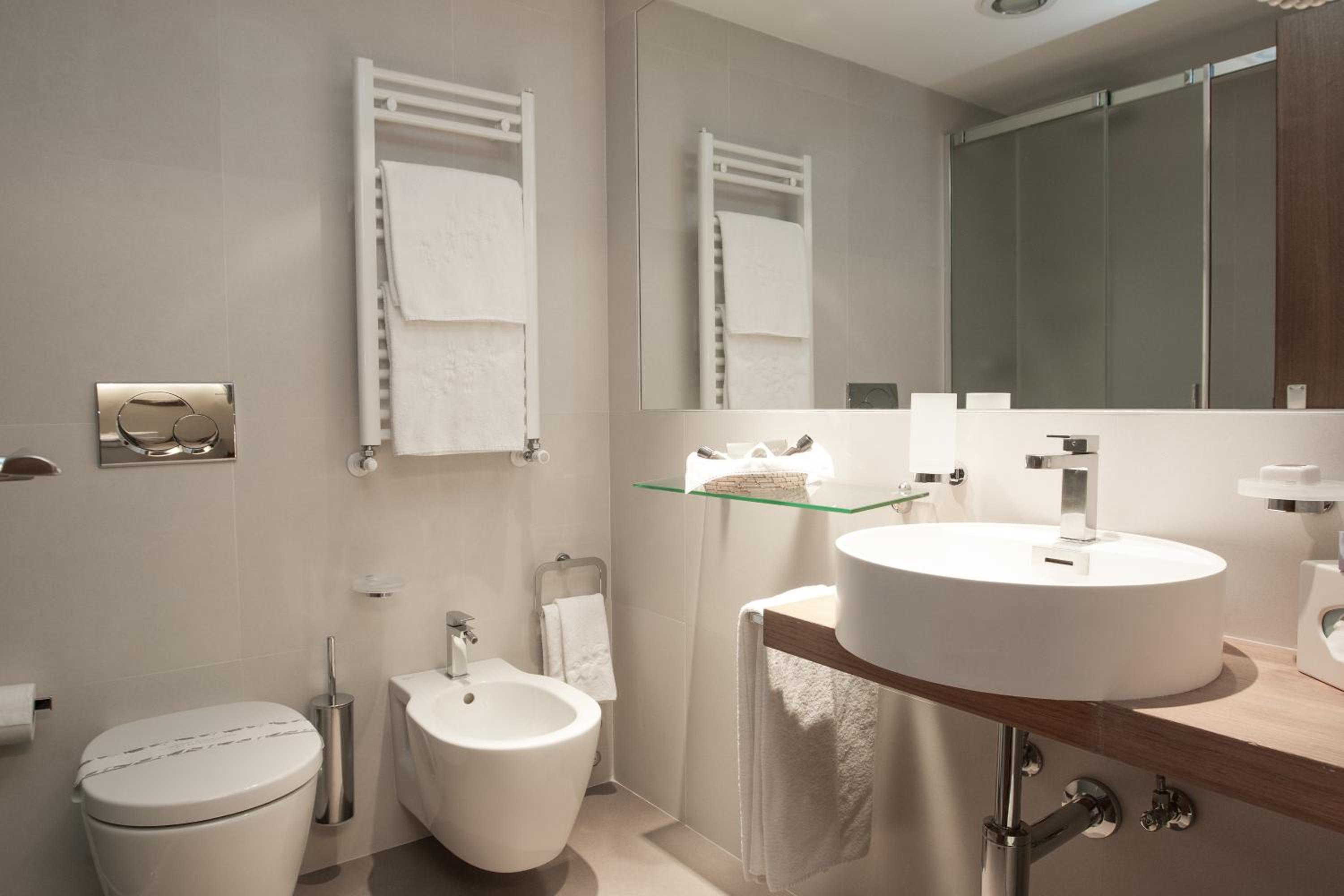 Classic Double or Twin Room - Photo 7