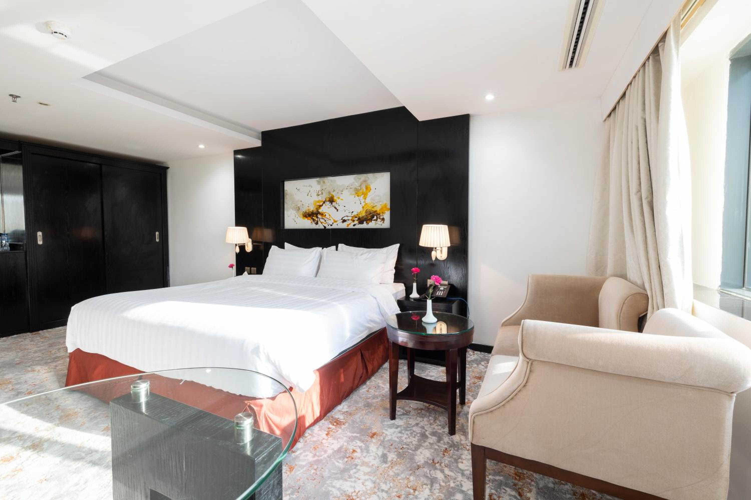 Deluxe King Room - Non-Smoking photo 1