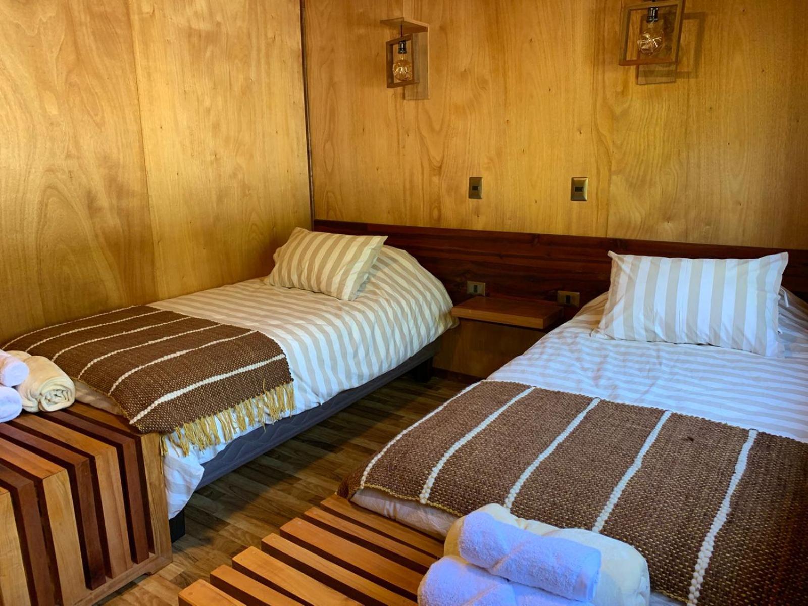 Twin Room with Private Bathroom photo 2