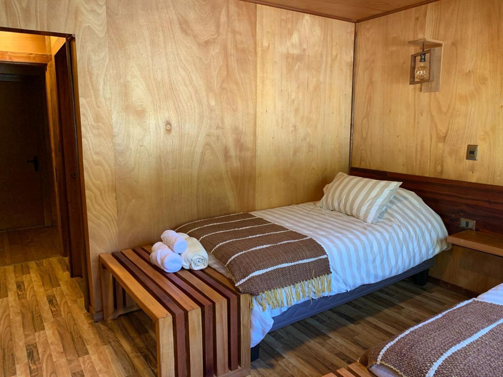 Twin Room with Private Bathroom photo 3